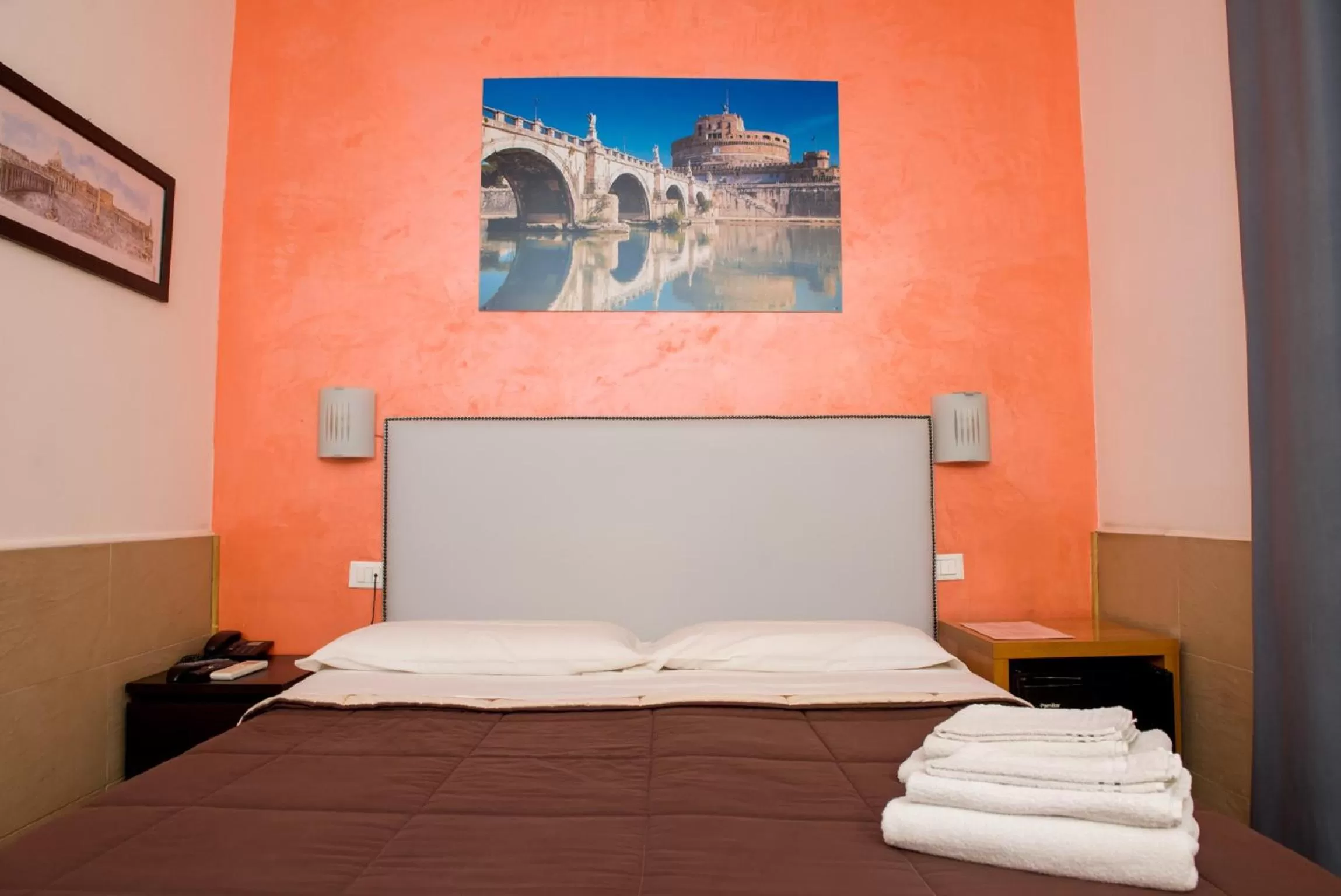 Photo of the whole room, Bed in San Peter Rome B&B