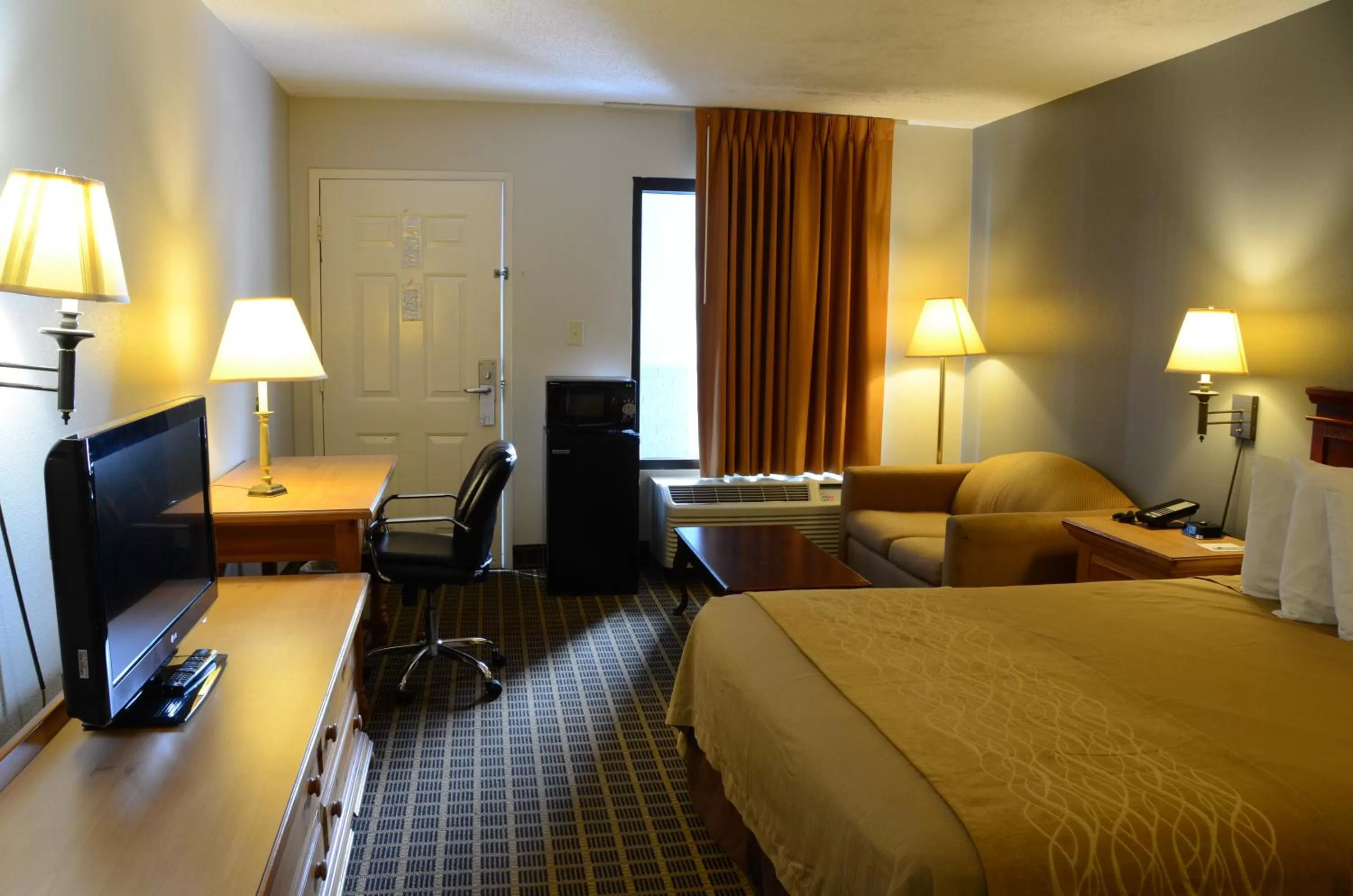 Bed in Clarksville Inn