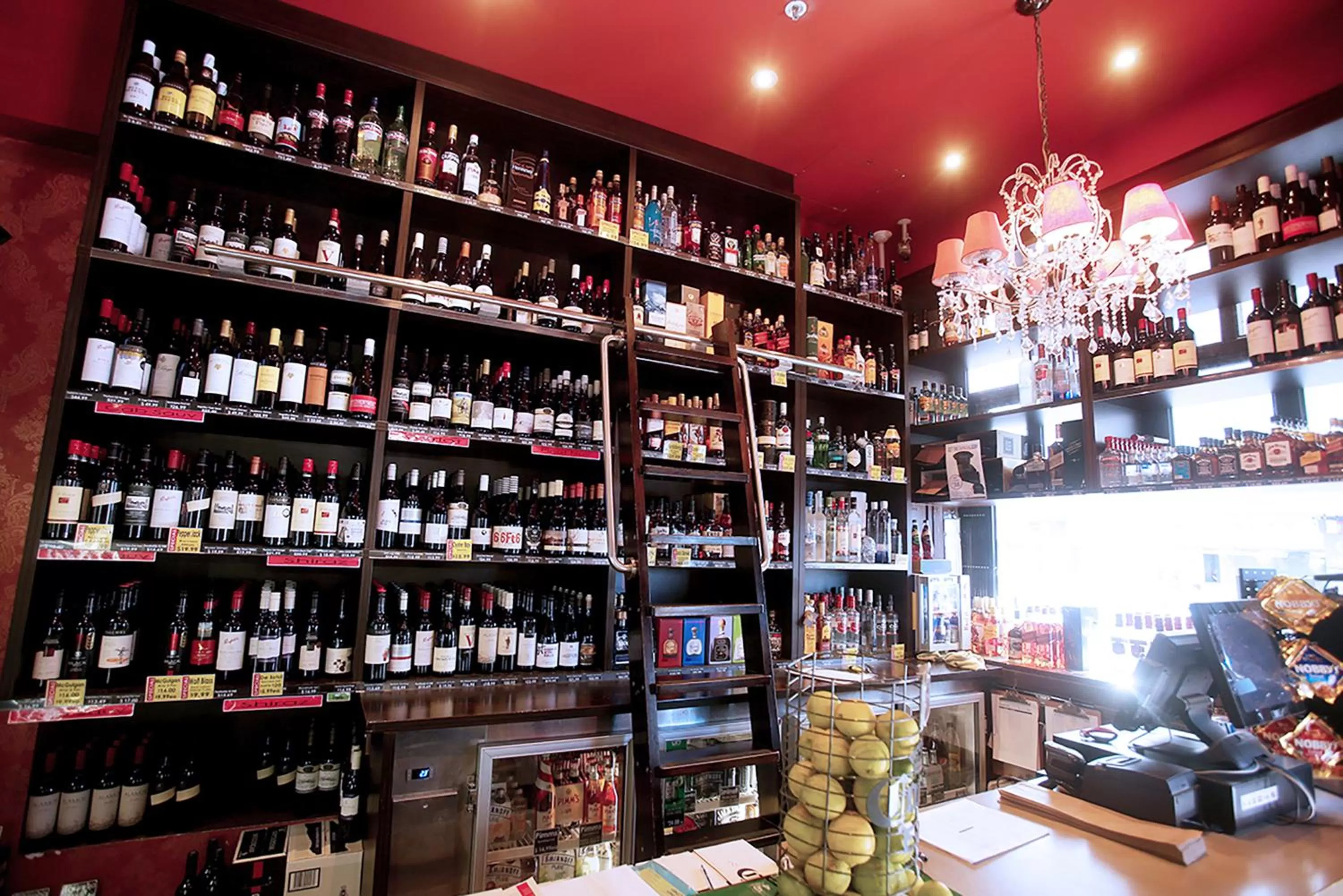 On-site shops in Hotel Bondi