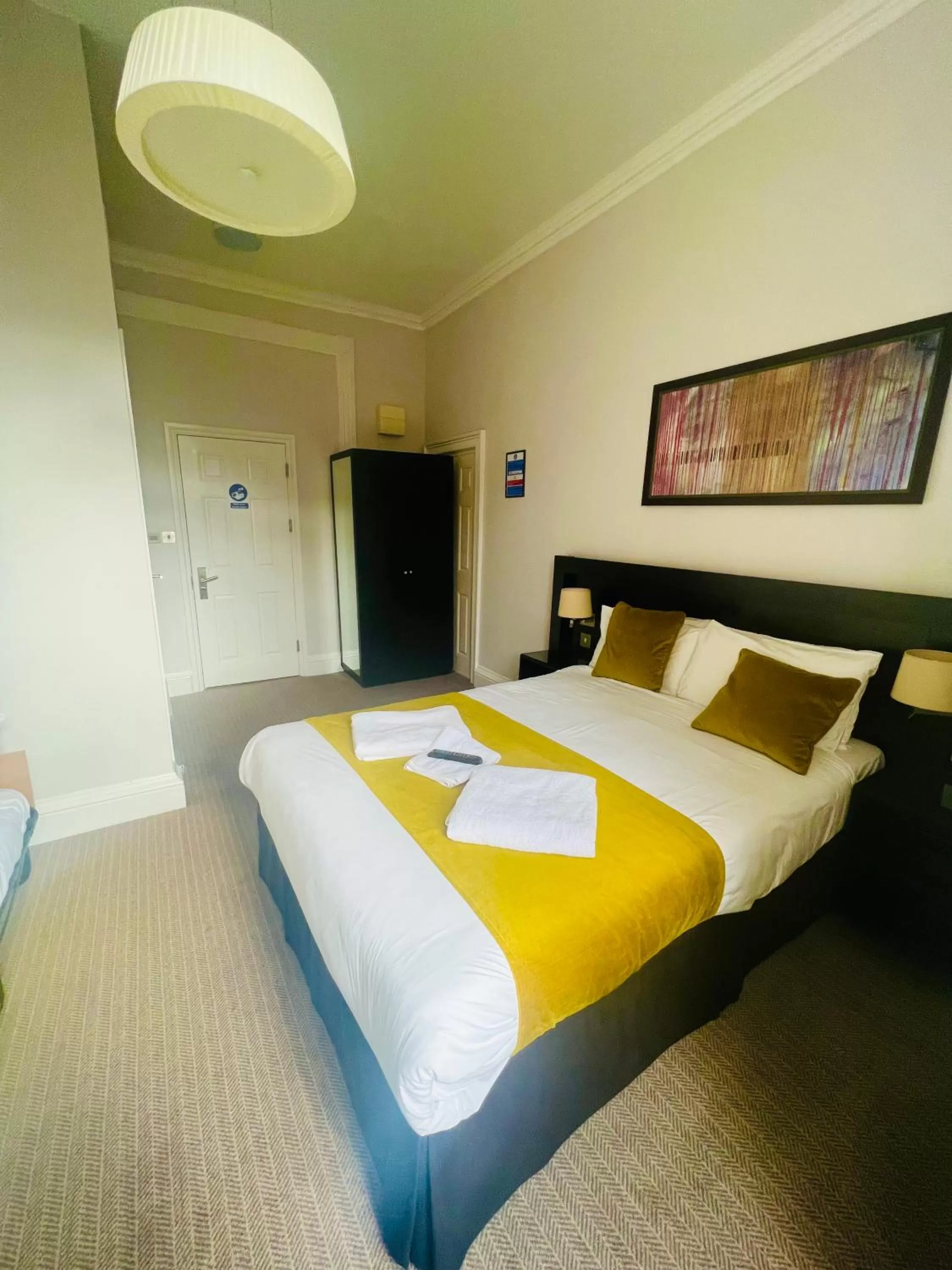 Bed in Bloomsbury Palace Hotel