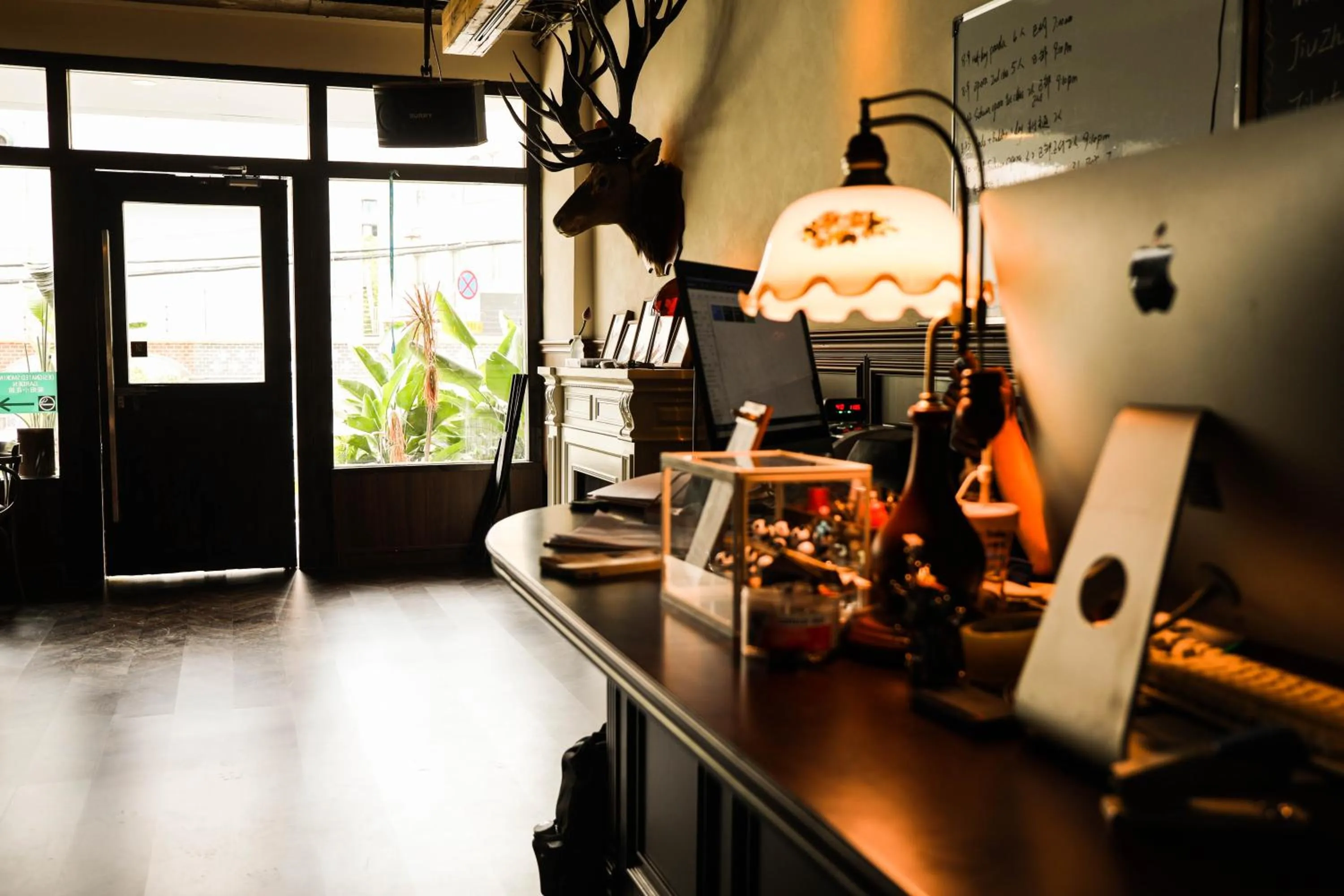 Lobby or reception in SONDERIA Lazybones Hostel- Wenshu Temple Side, Chill Hostel with All-Day Brunch, Travel Agency in English & Local Bar Vibes