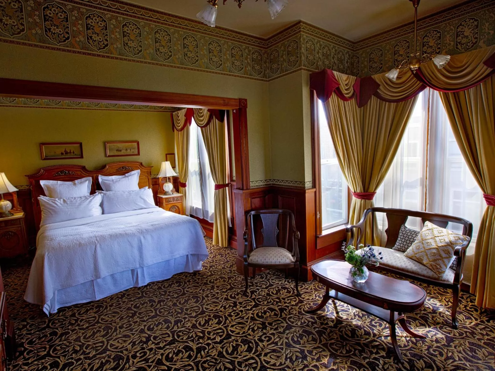 Restaurant/places to eat, Bed in The Inn at 2nd & C