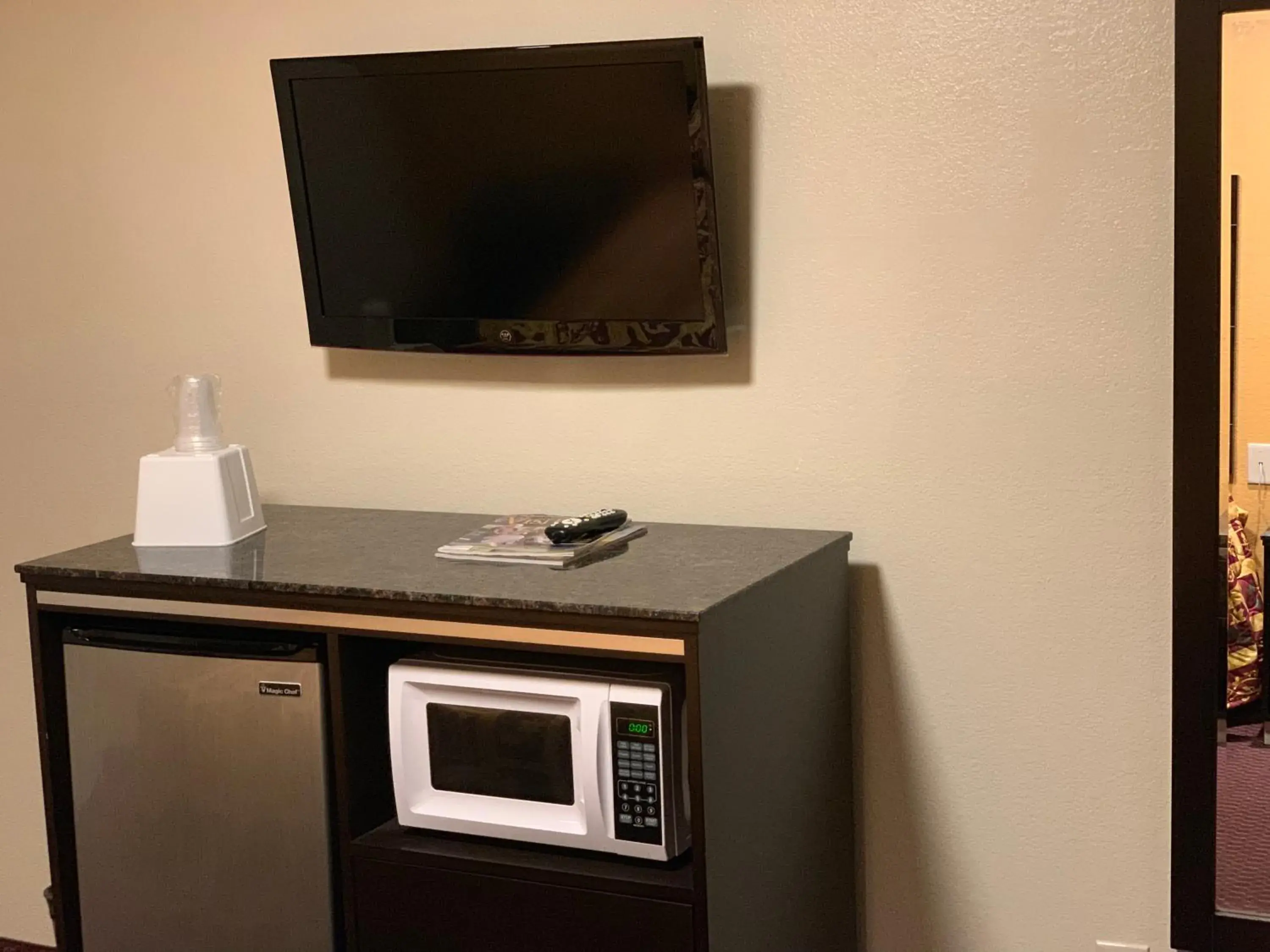 Queen Room with Two Queen Beds in Seaview Inn Grover Beach Queen Room with Two Queen Beds in Seaview Inn Grover Beach