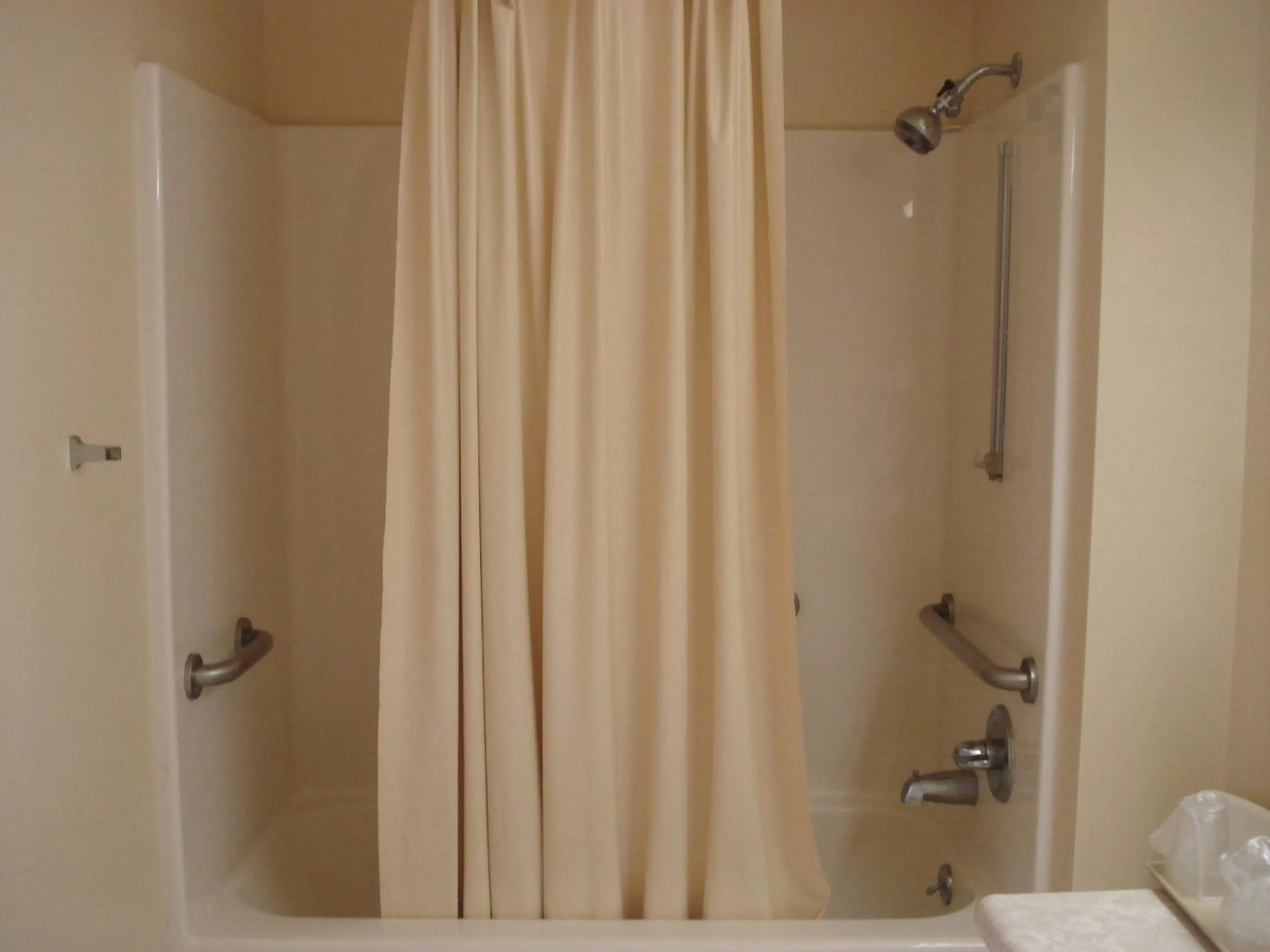 Bathroom in Western Motel - Camilla