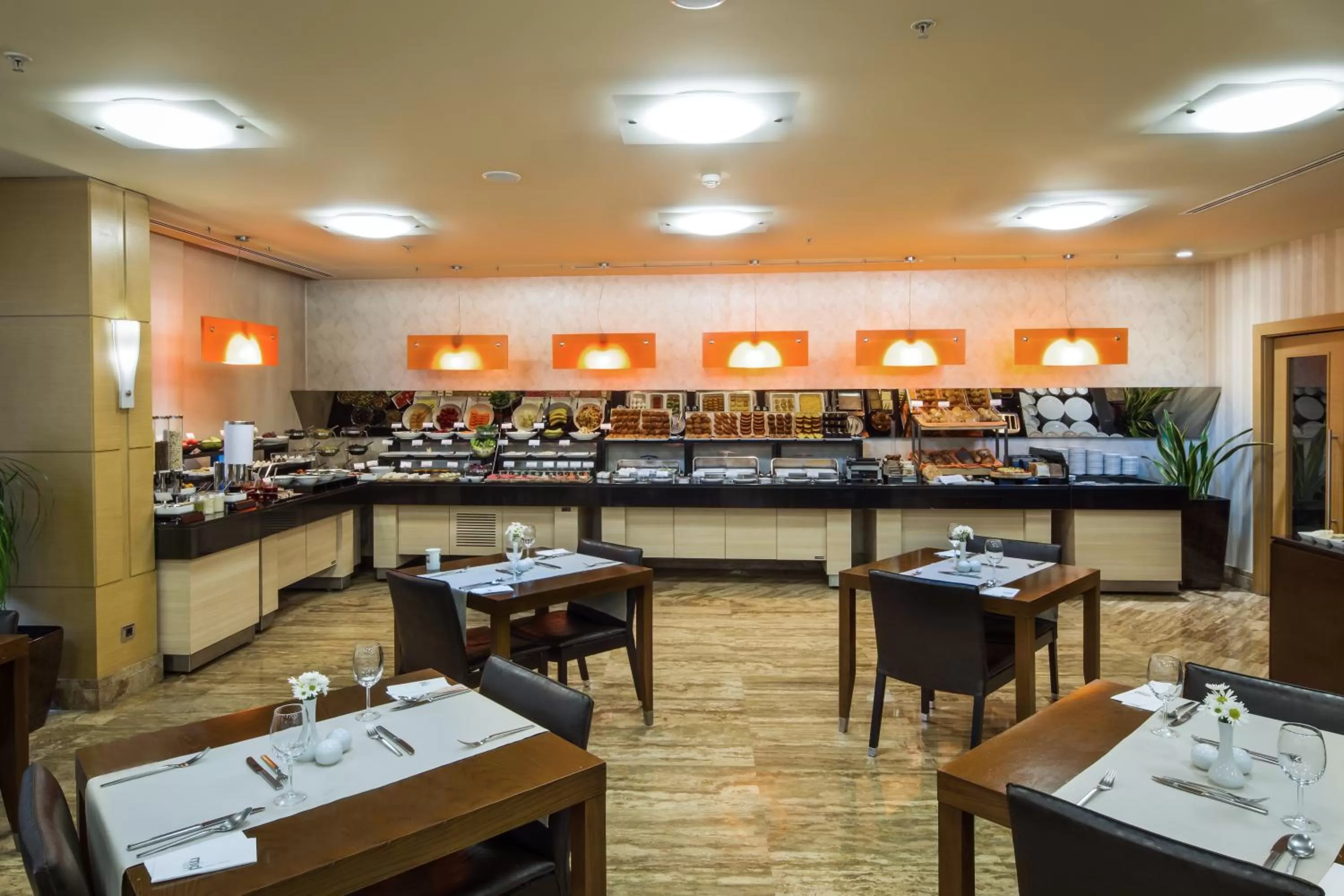 Restaurant/places to eat in Midtown Hotel