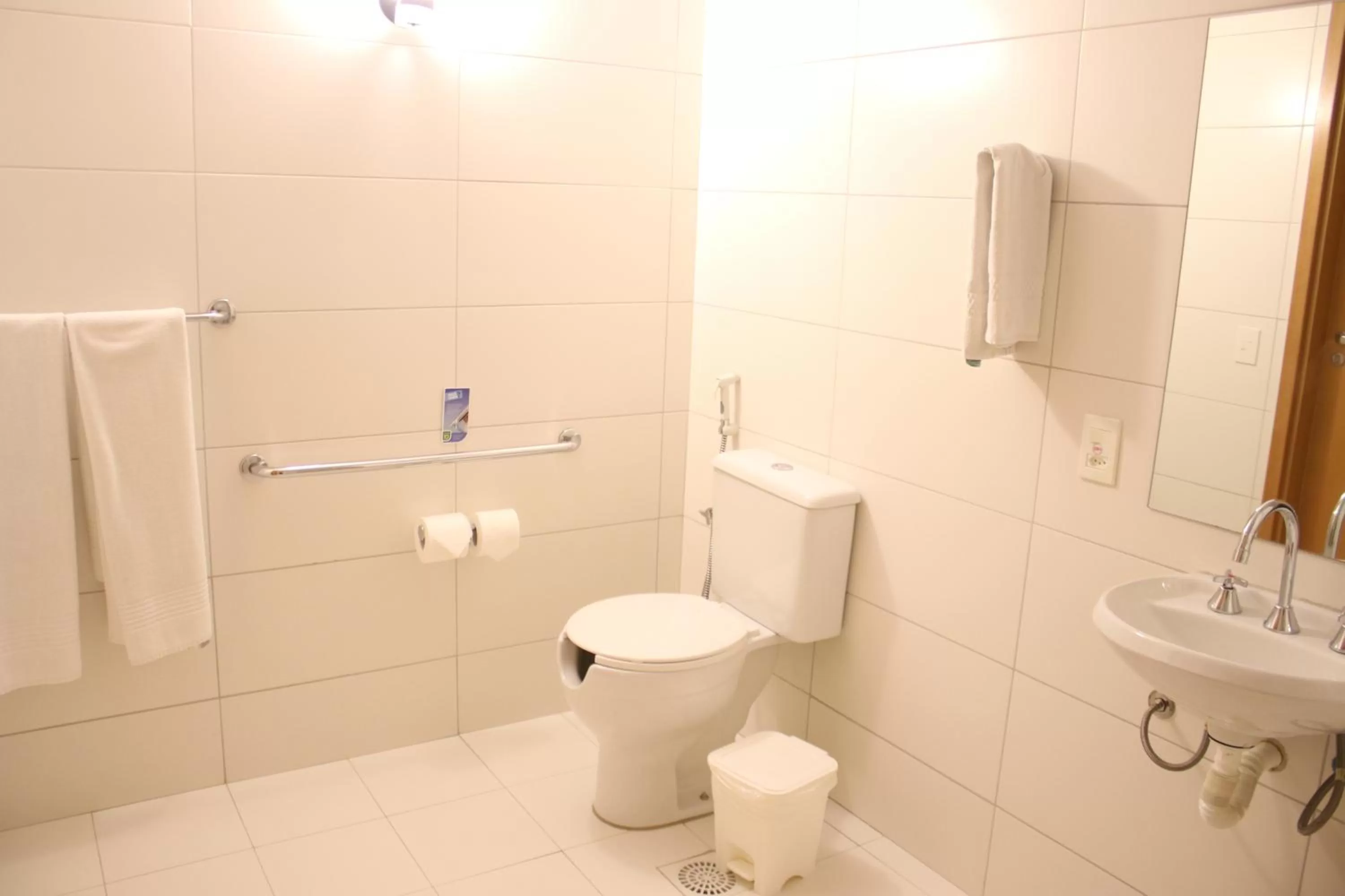 Bathroom in Hotel 10 Goiânia