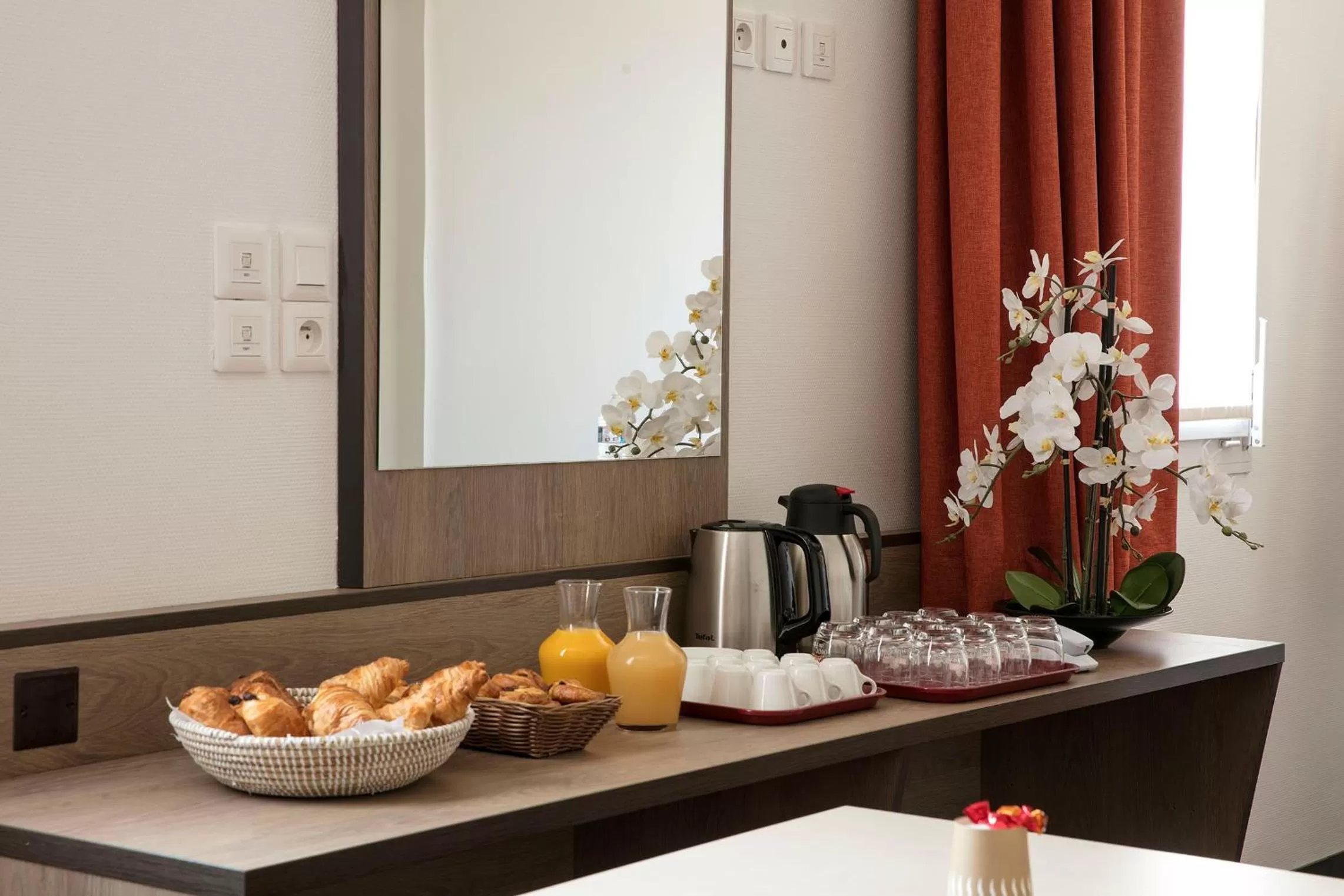 Coffee/tea facilities in Hotel Clermont Estaing