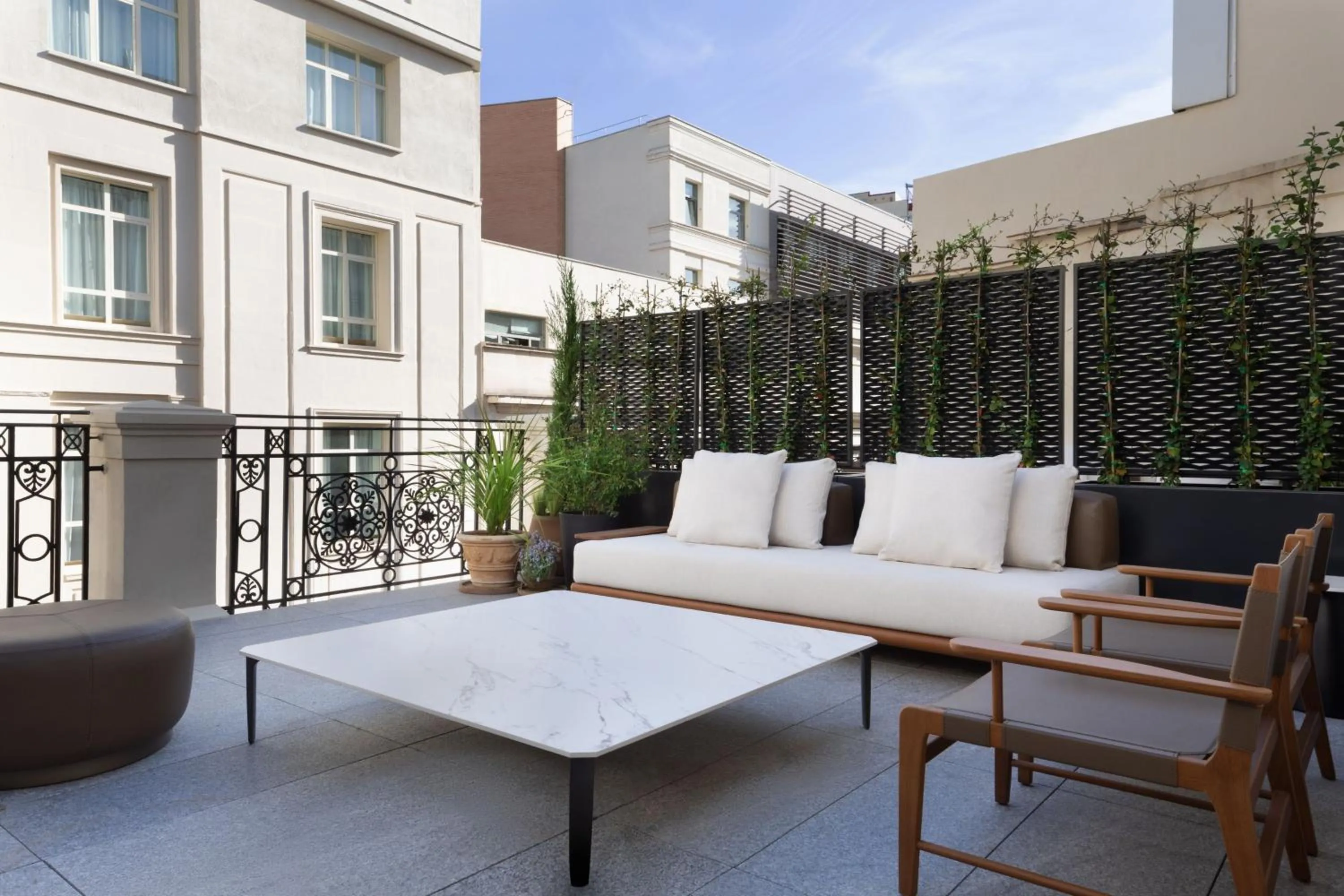 Photo of the whole room in JW Marriott Hotel Madrid