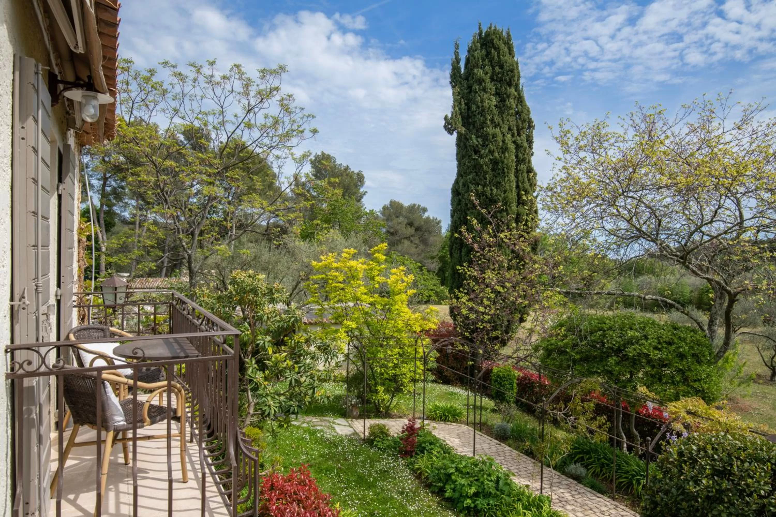 Garden view in Hotel Les Messugues