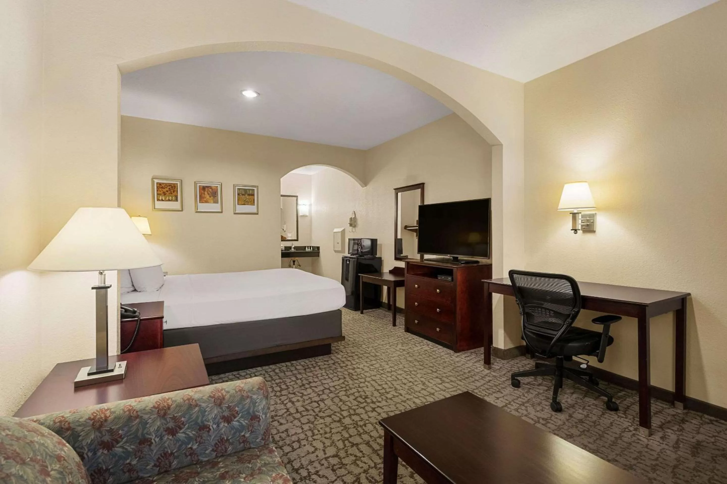 Bedroom, Bed in Quality Inn & Suites Houston Northwest - Cypress