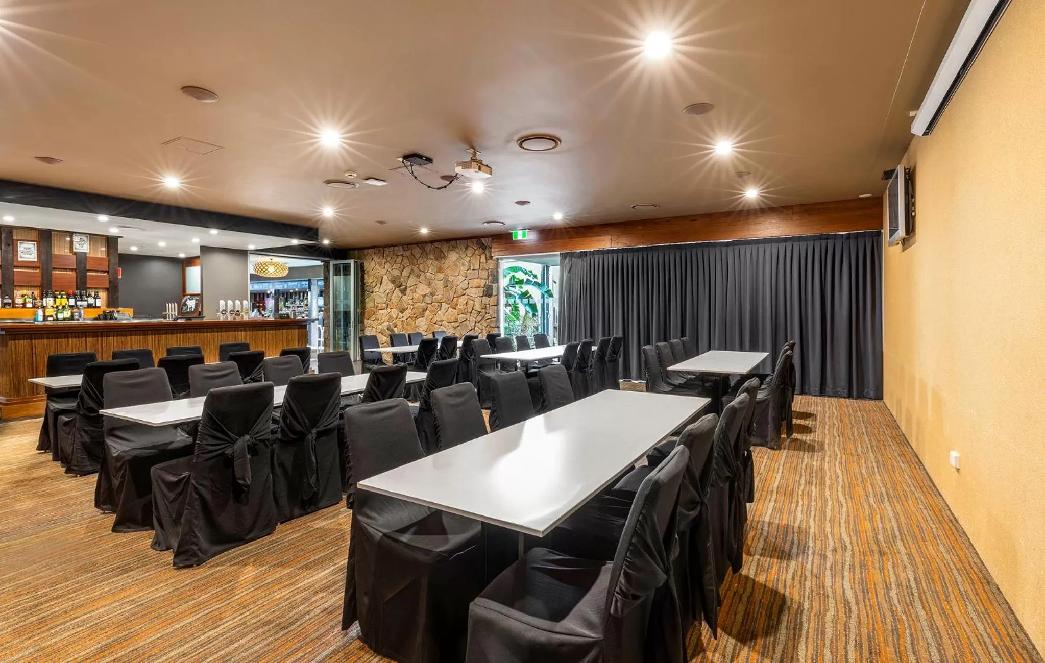 Lounge or bar in Villa Noosa Hotel