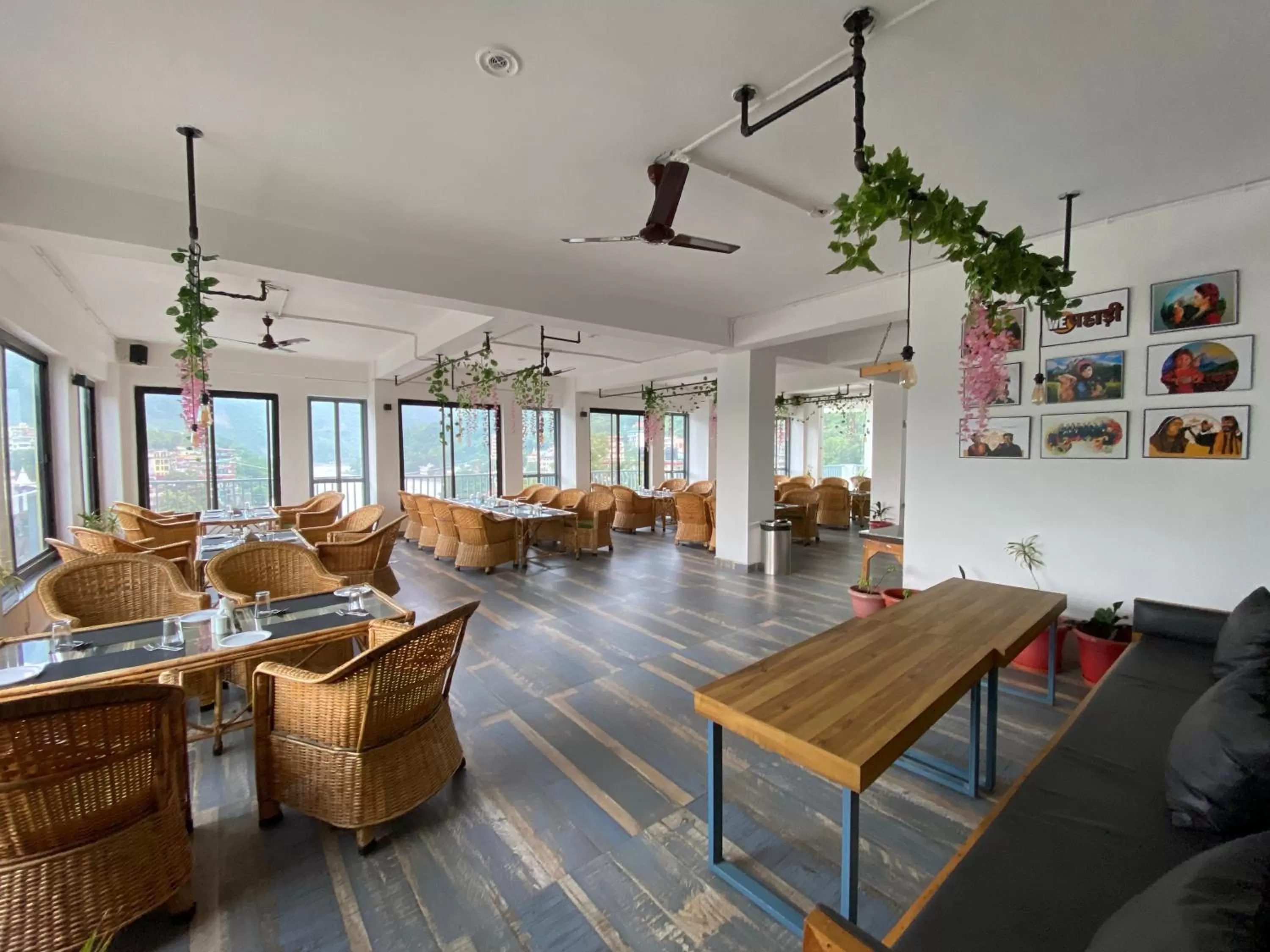 Restaurant/places to eat in Hotel Shiva Yog Sthal