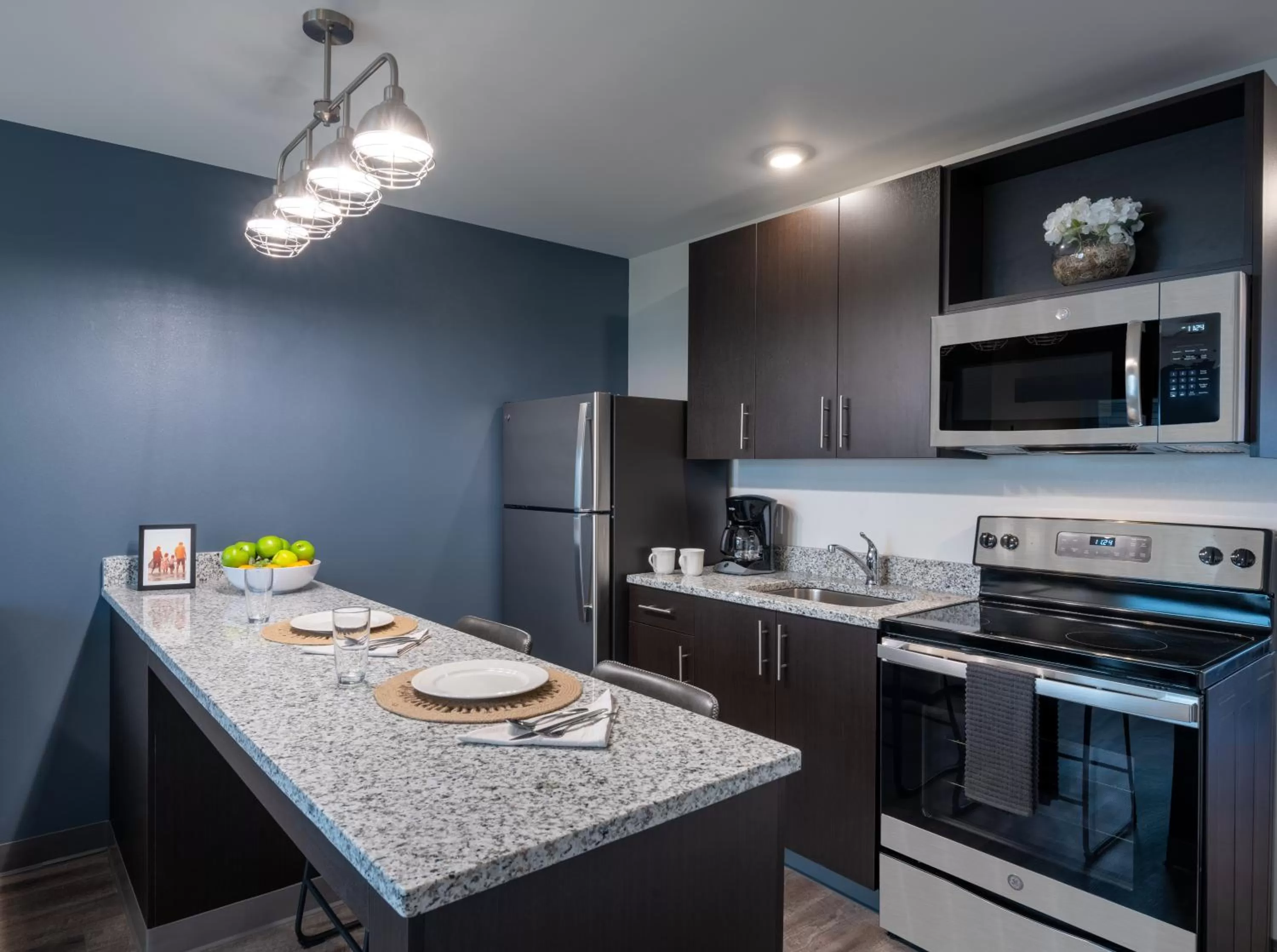 Kitchen or kitchenette in stayAPT Suites Alexandria-Fort Belvoir