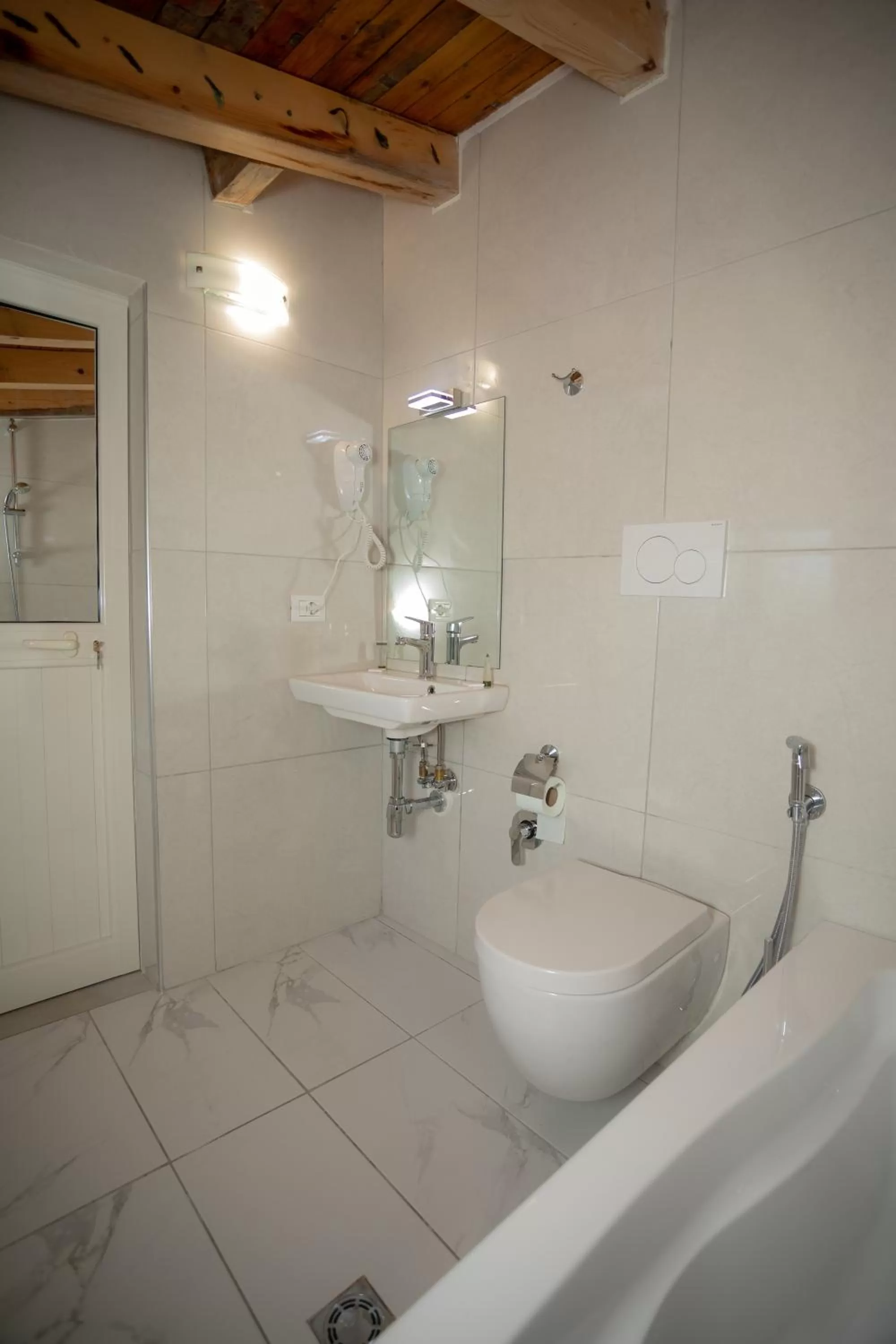 Bathroom in Hotel Grandpa's House