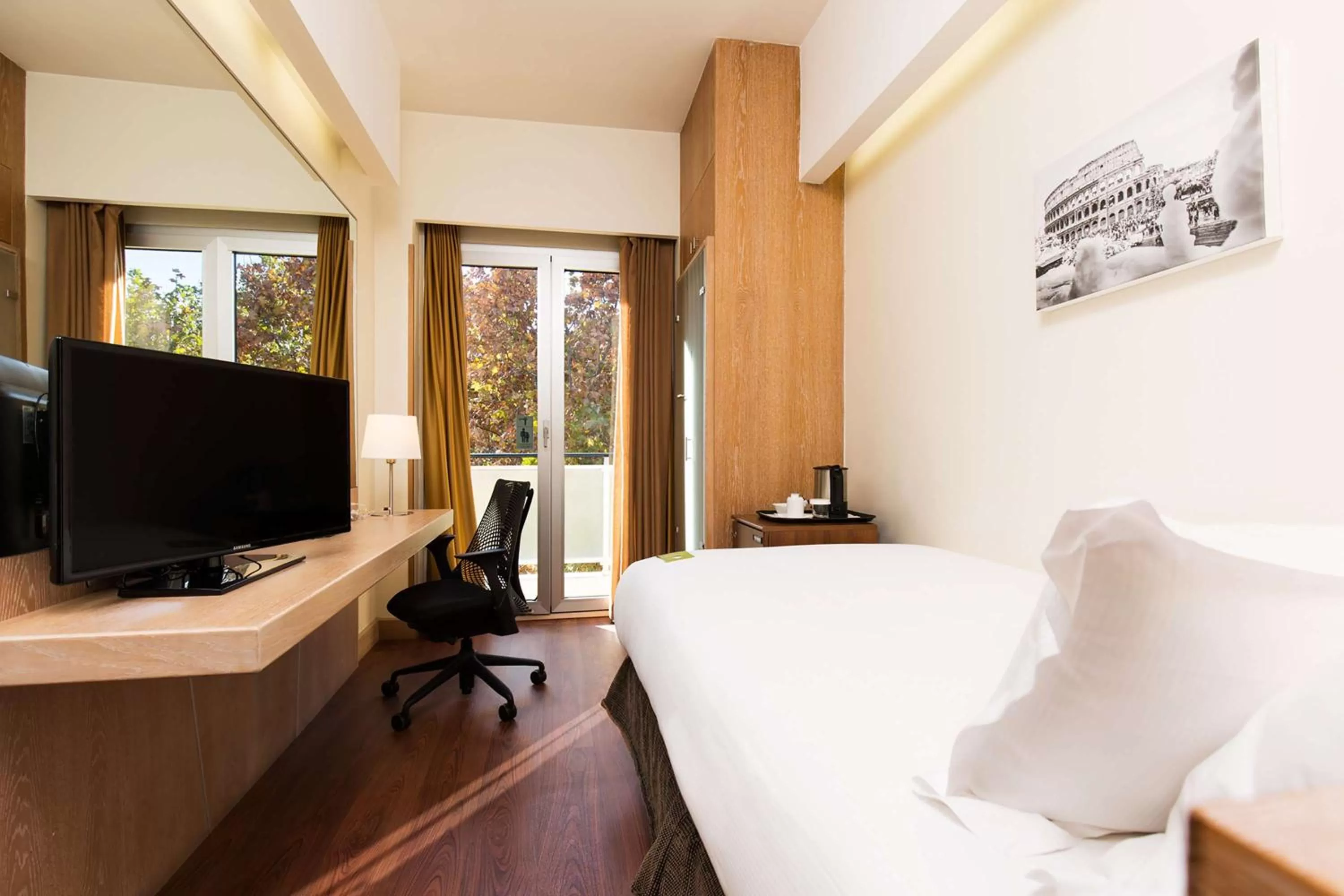 Bed in Hilton Garden Inn Rome Claridge