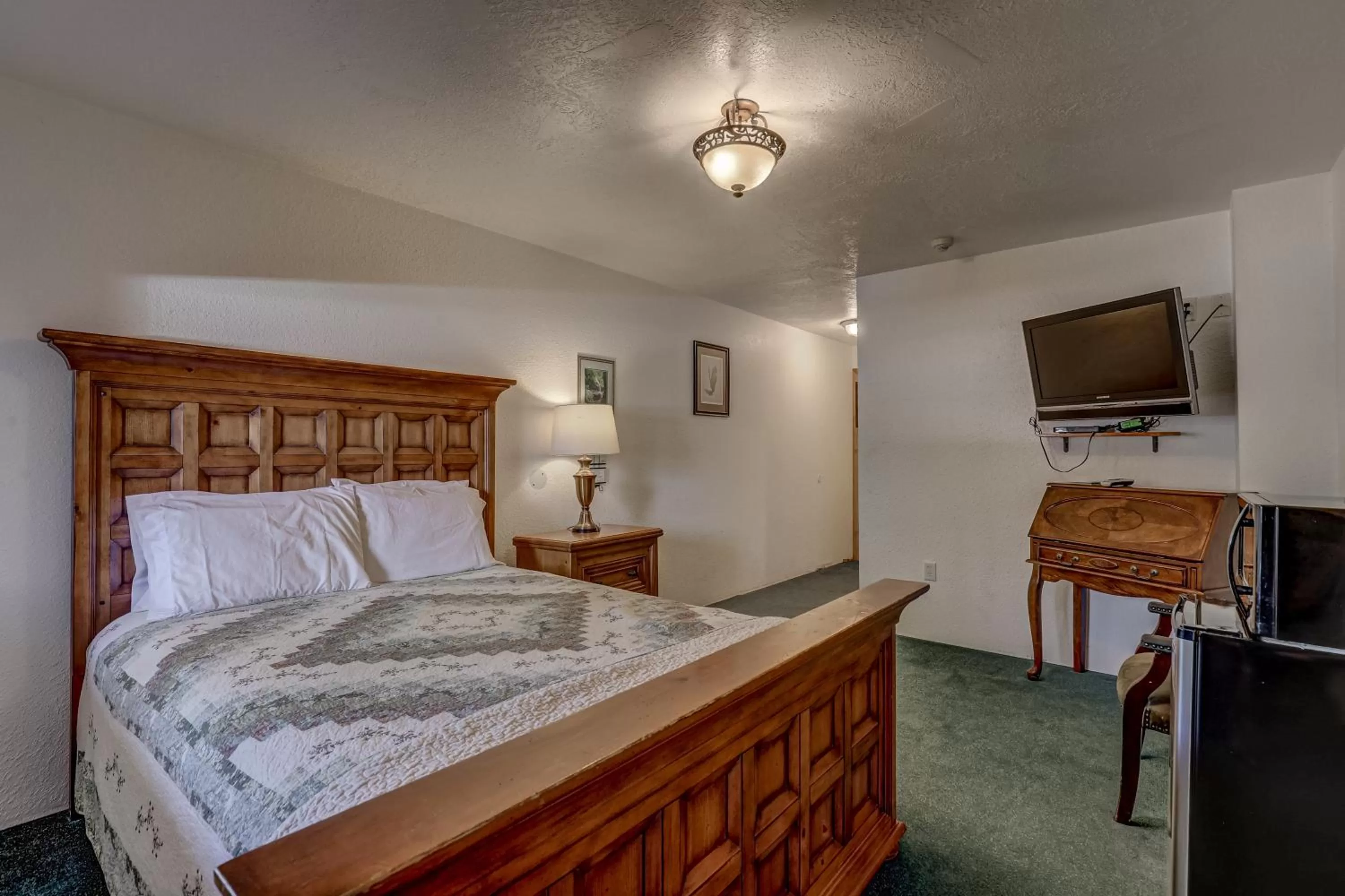 Bed in THE SNUGGLE INN