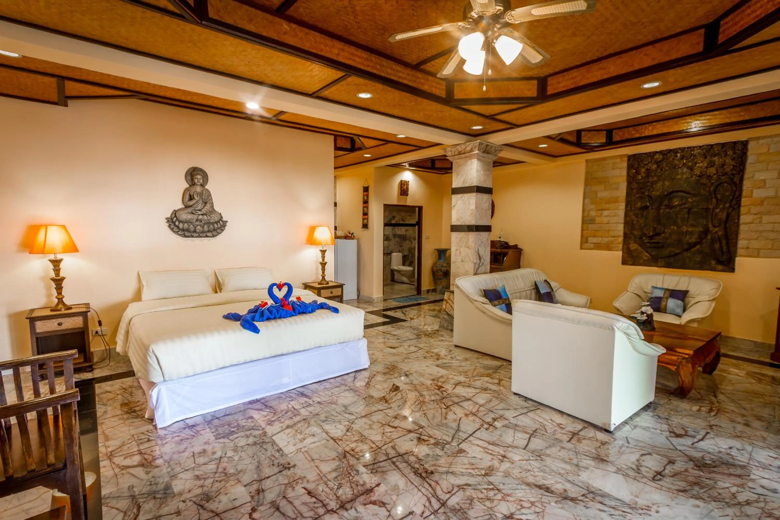 Bedroom, Bed in Laguna Beach Club Resort