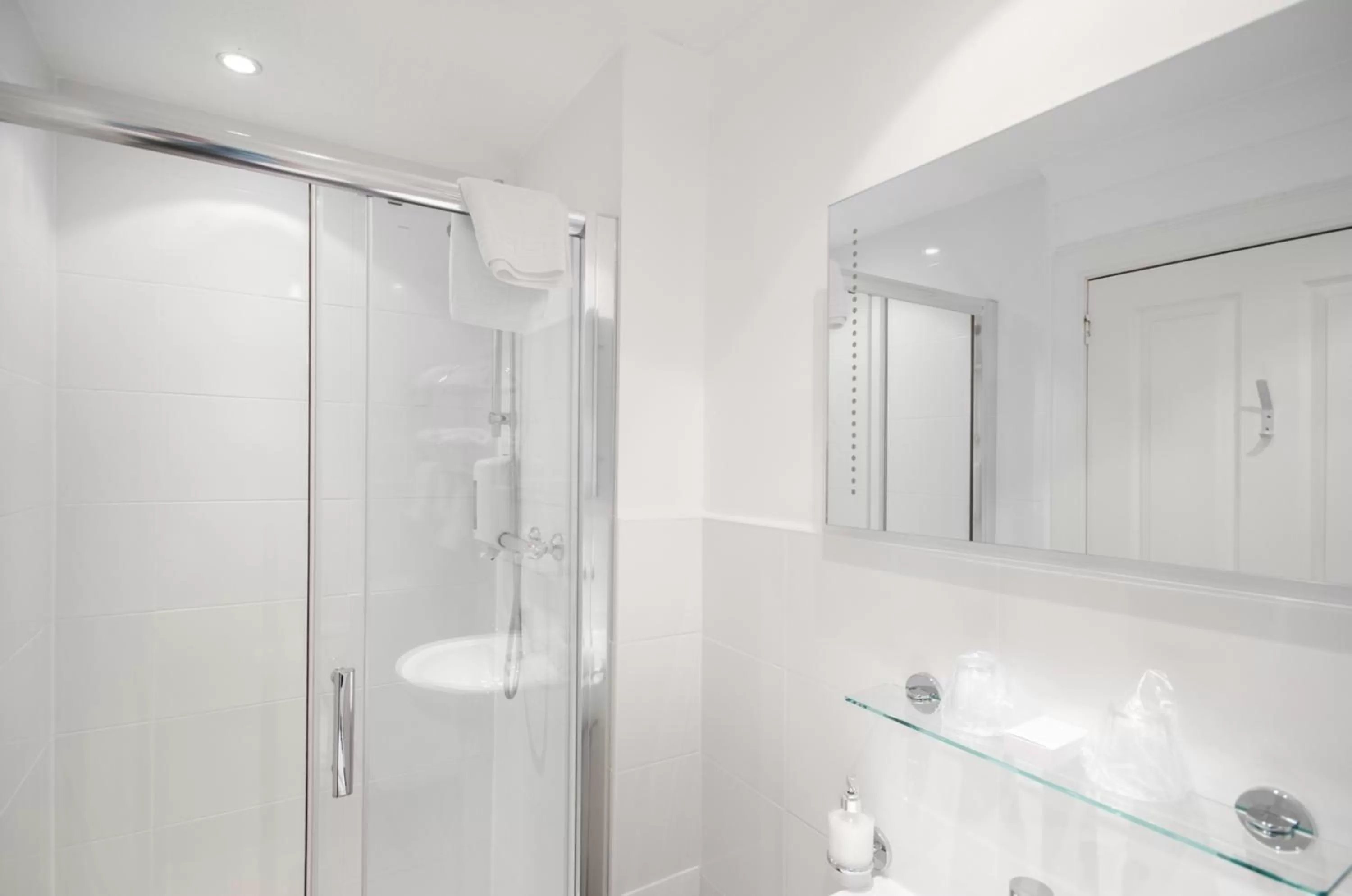 Bathroom in Argyll Hotel