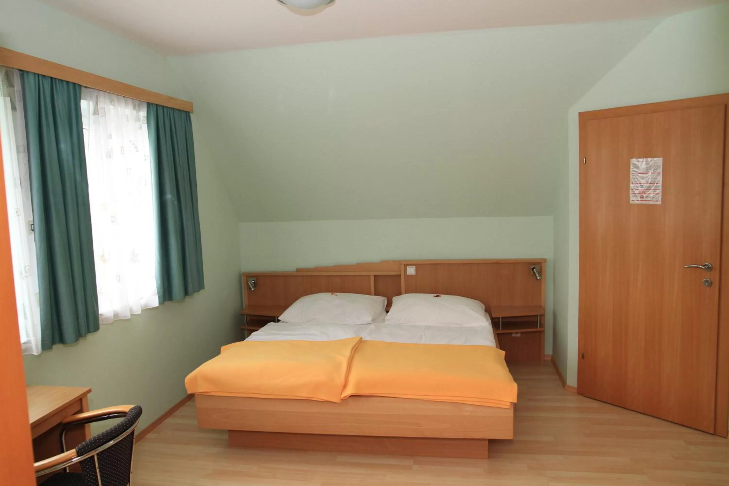 Photo of the whole room, Bed in Hotel Highway - Bed & Breakfast