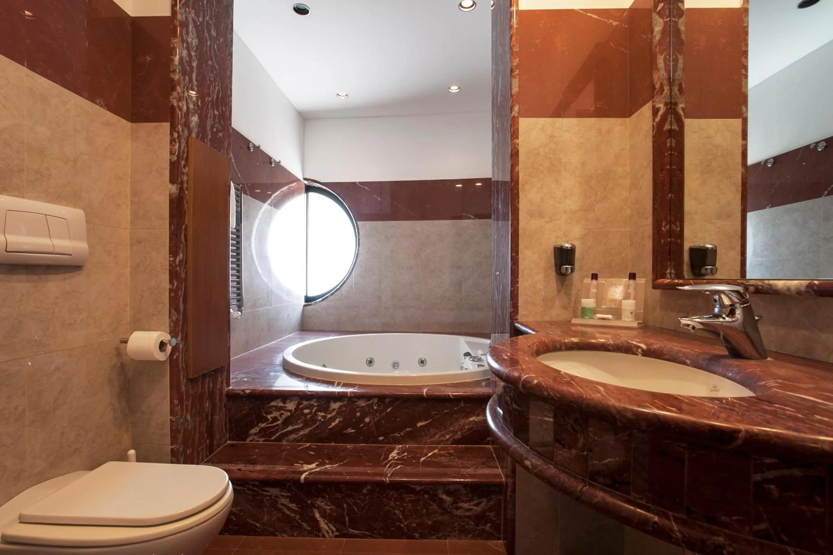 Bathroom in Grand Hotel la Chiusa di Chietri