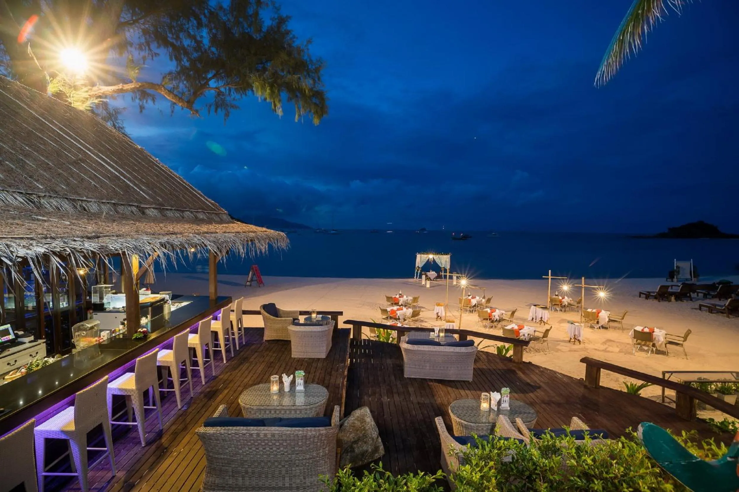 Lounge or bar in Royal Muang Samui Villas
