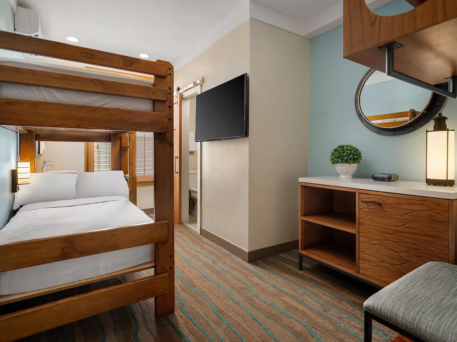 Bedroom, Bed in Catalina Island Inn