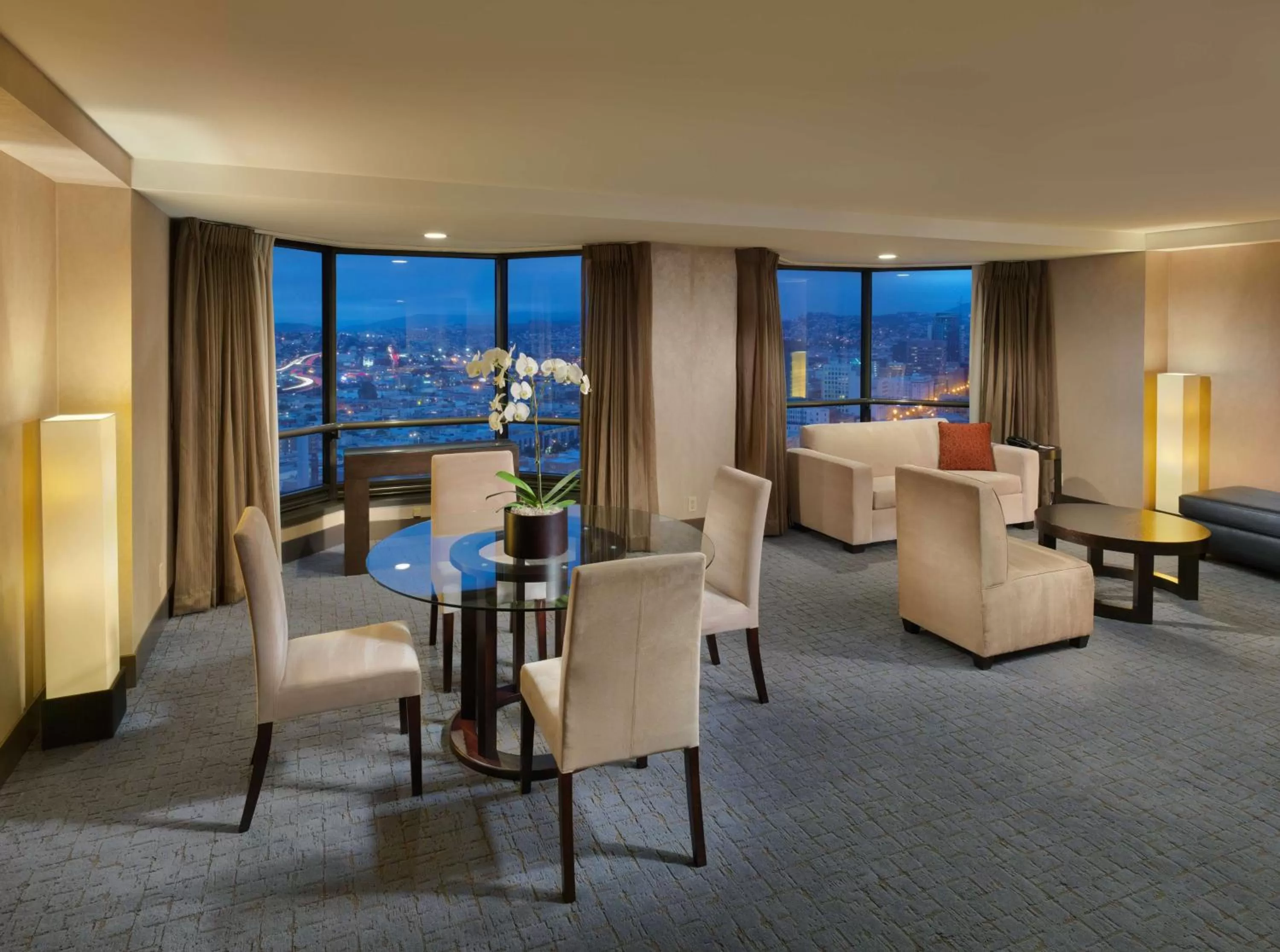 Living room in Hilton Parc 55 San Francisco Union Square
