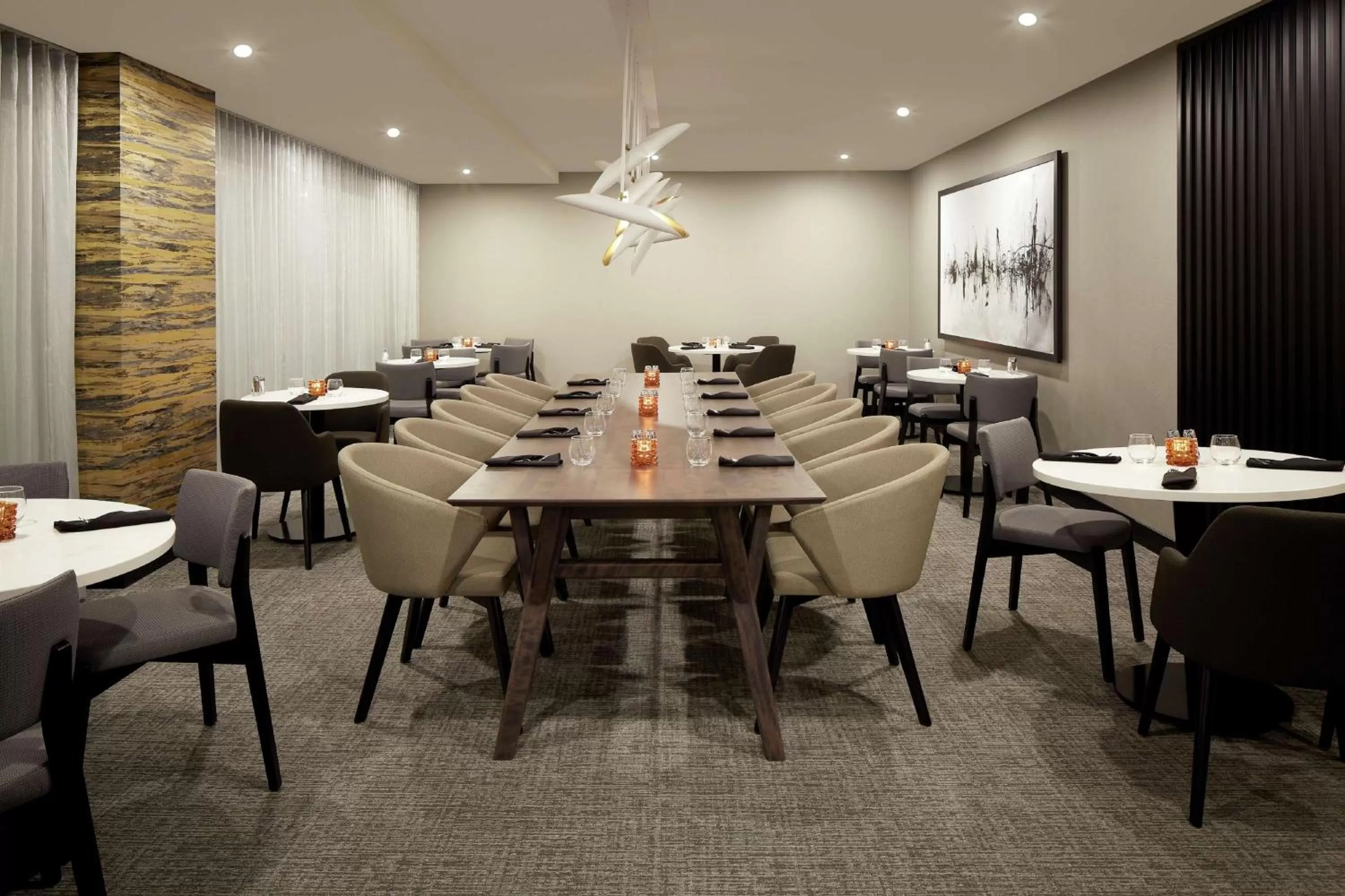 Restaurant/places to eat in Doubletree By Hilton Montreal Airport