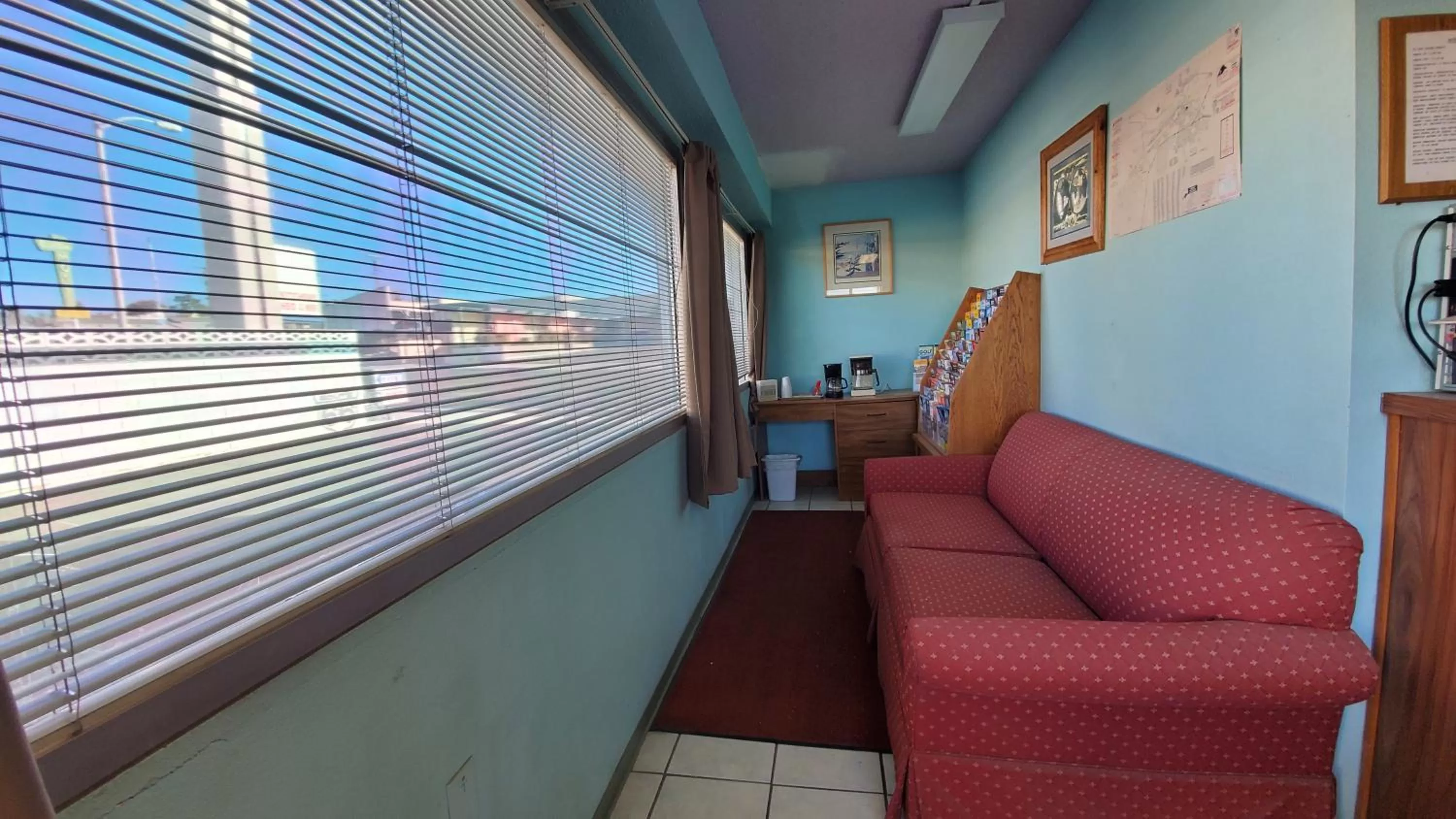 Seating area in Star Inn Barstow