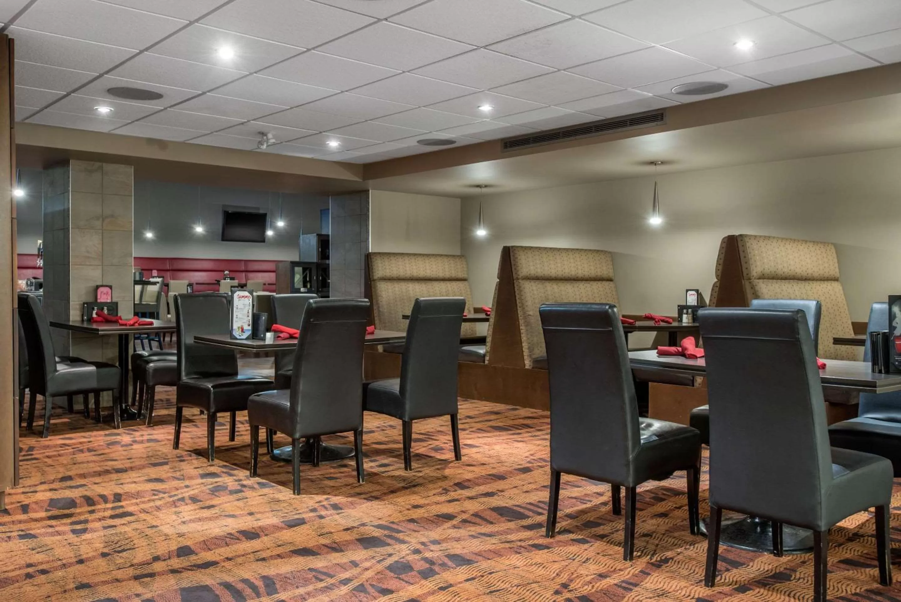 Restaurant/places to eat in Clarion Hotel & Suites