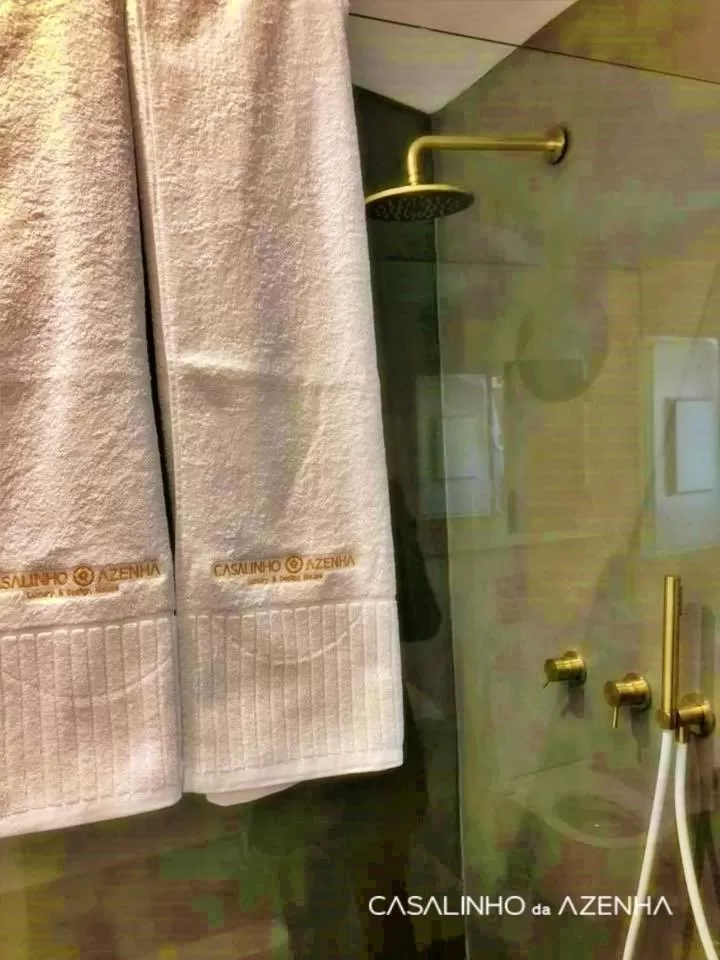 Shower in Casalinho da Azenha - Charm House