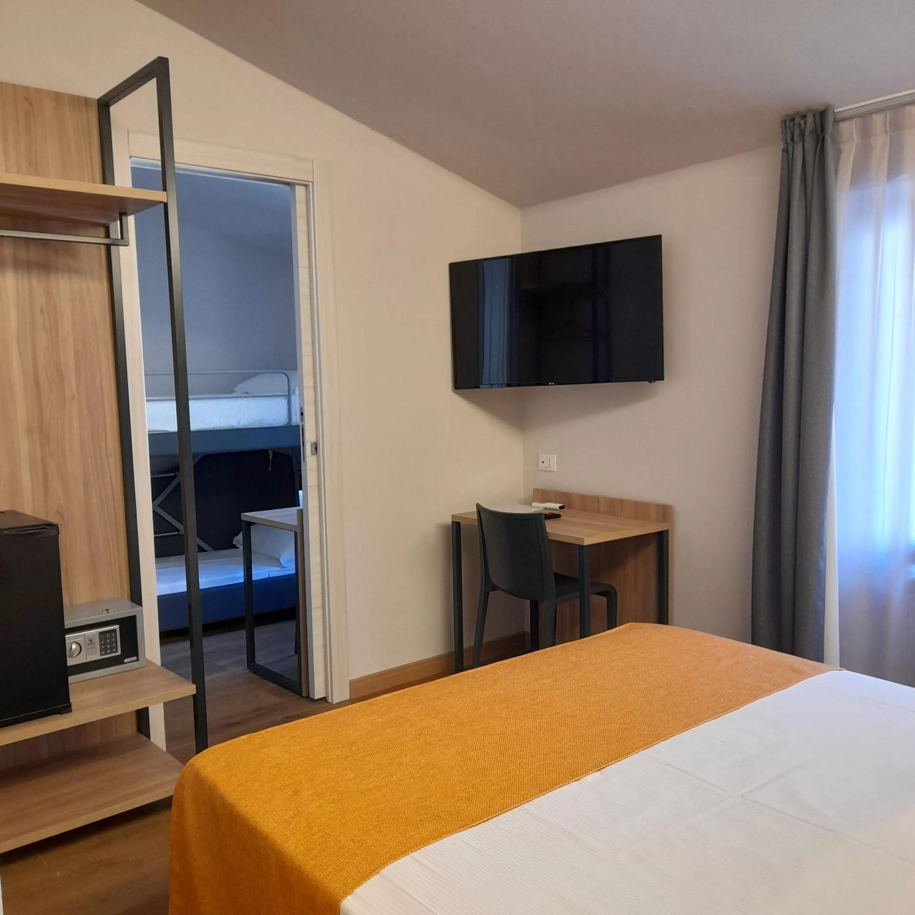 TV and multimedia, Bed in Bike Hotel Touring Gardone Riviera & Wellness