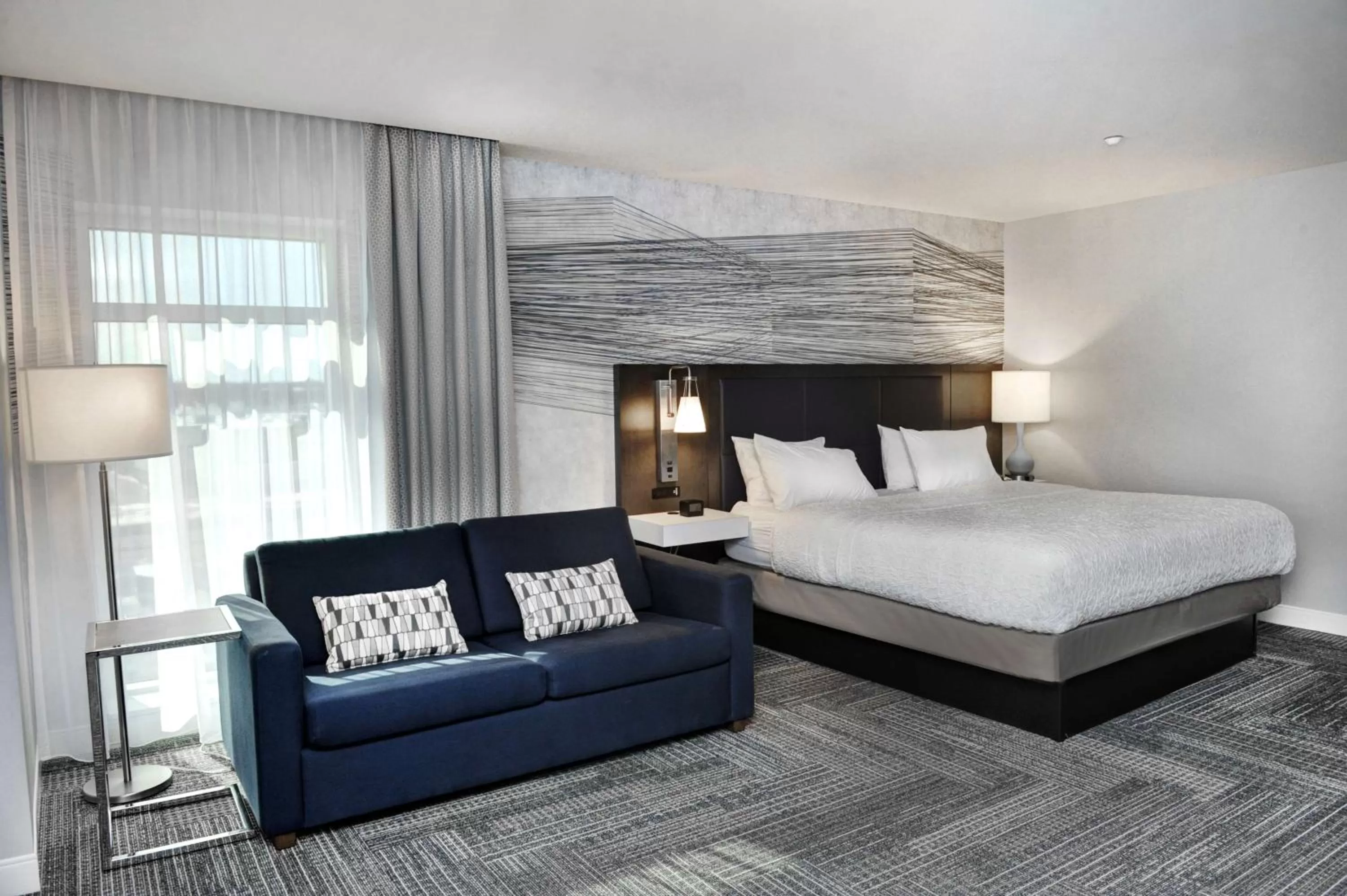 Living room, Bed in Hampton Inn & Suites by Hilton Quebec City Levis