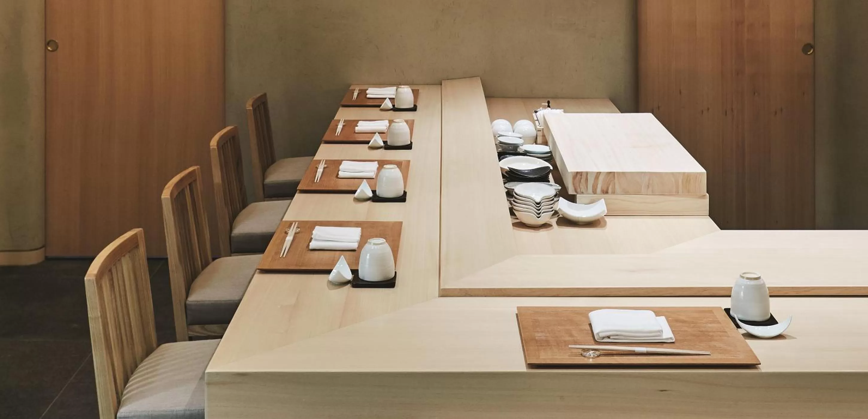 Restaurant/places to eat in Paradise City