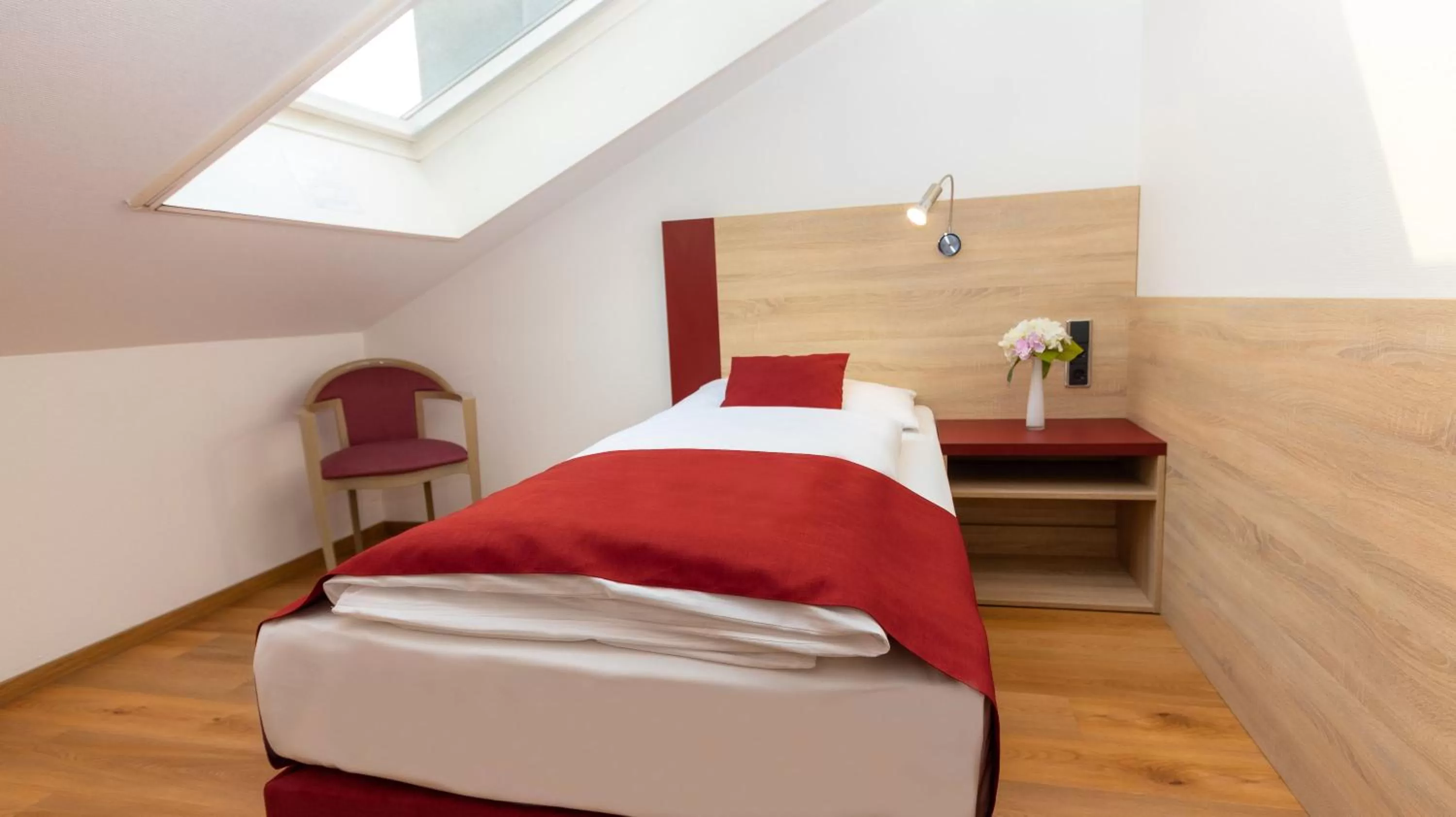 Photo of the whole room, Bed in LeoMar Hotel