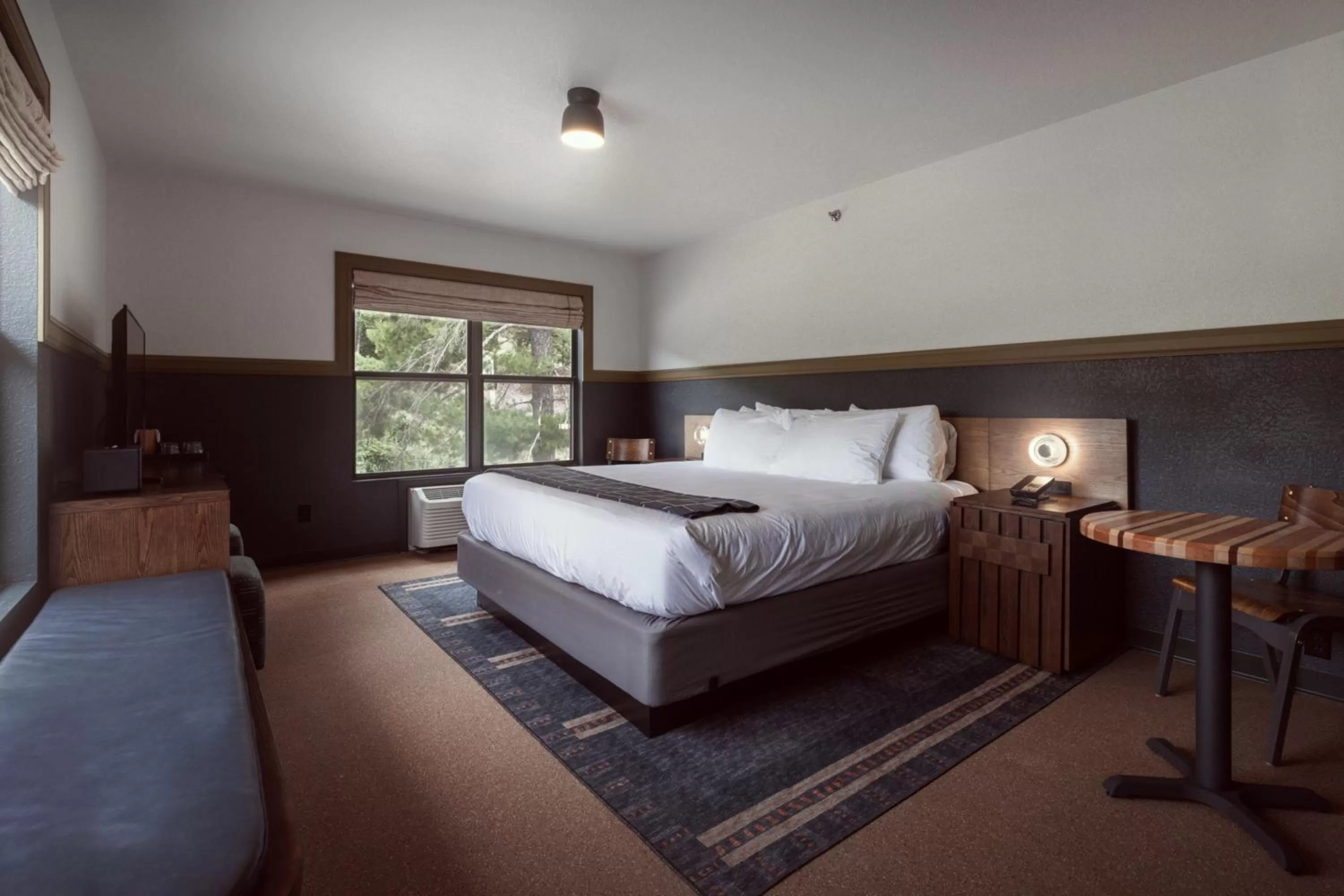 King Suite in The Ozarker Lodge