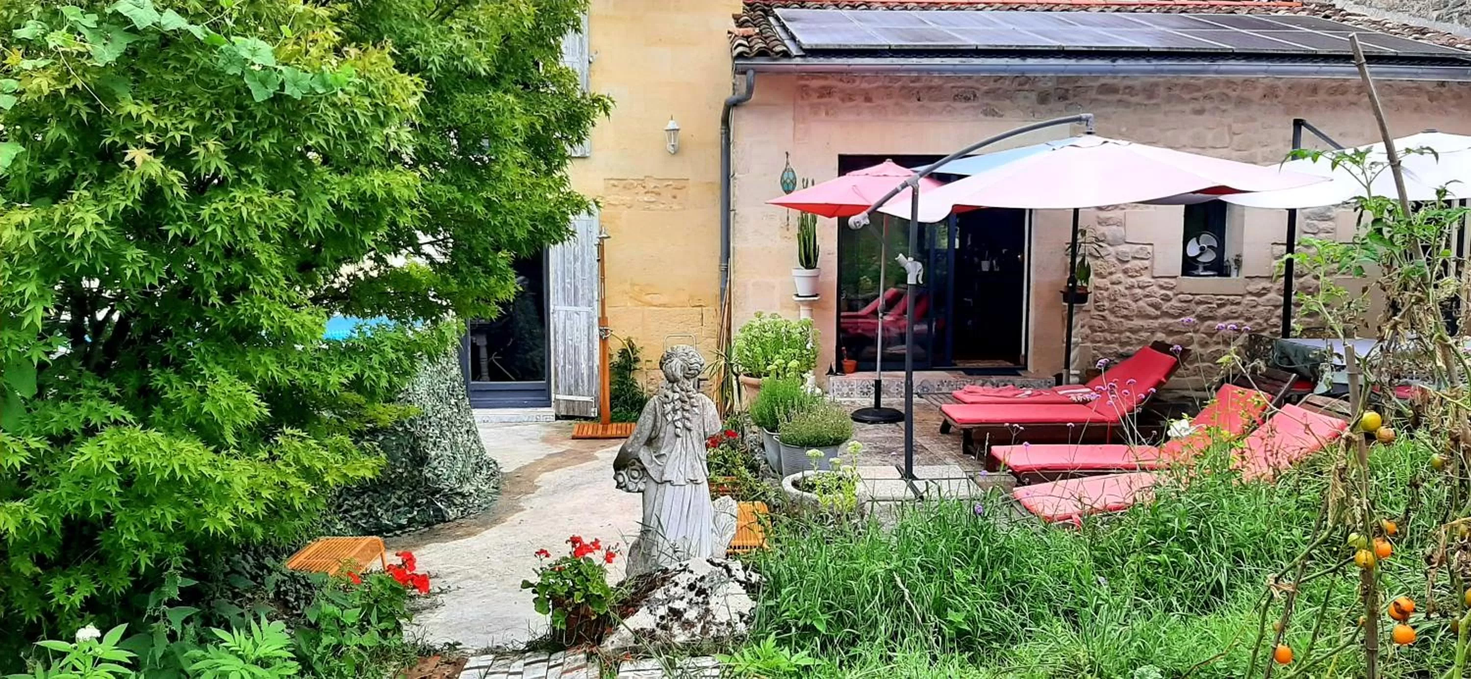 Garden in Aux Tuileries Nord