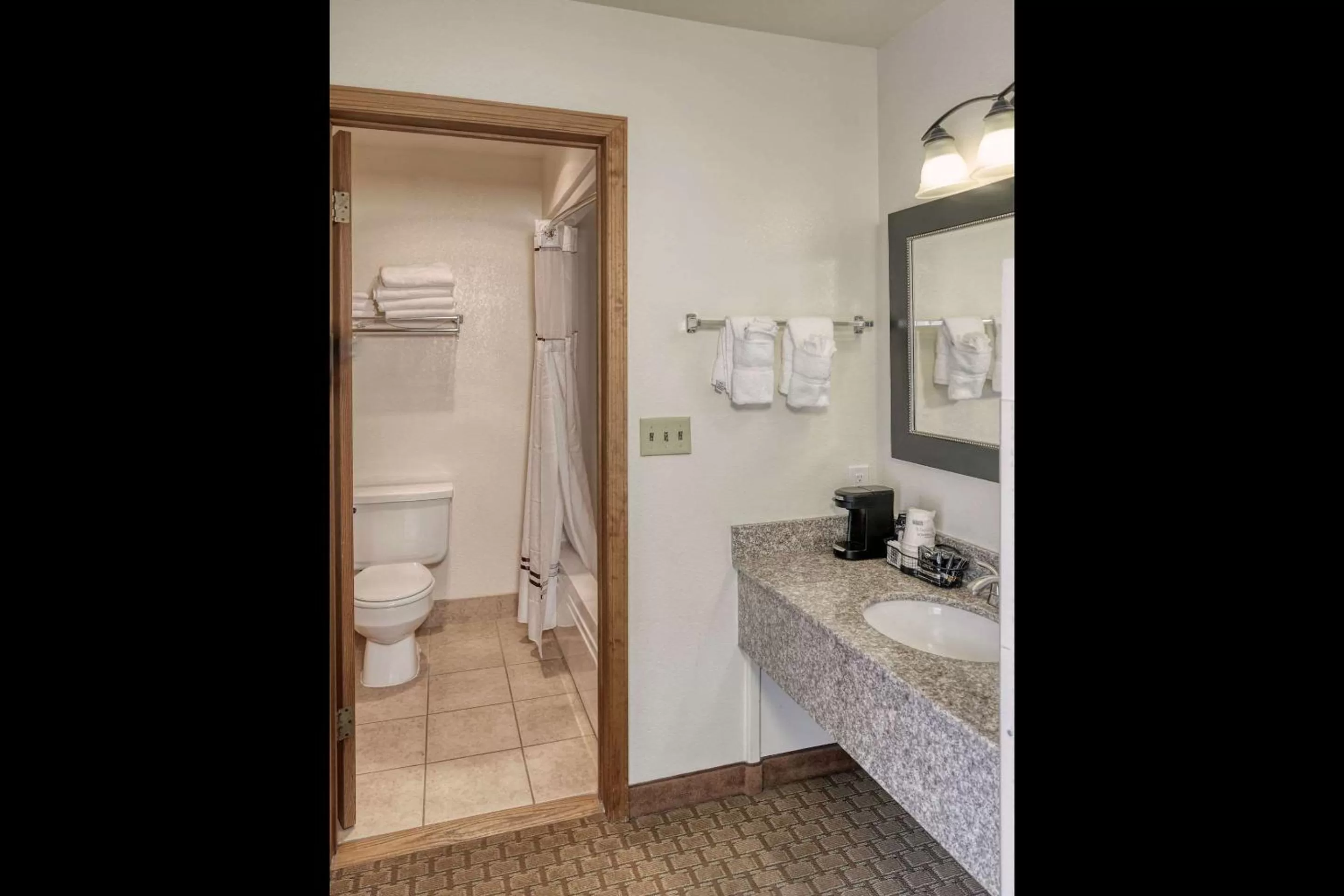 Bedroom in Ridgeline Hotel at Yellowstone, an Ascend Collection Hotel