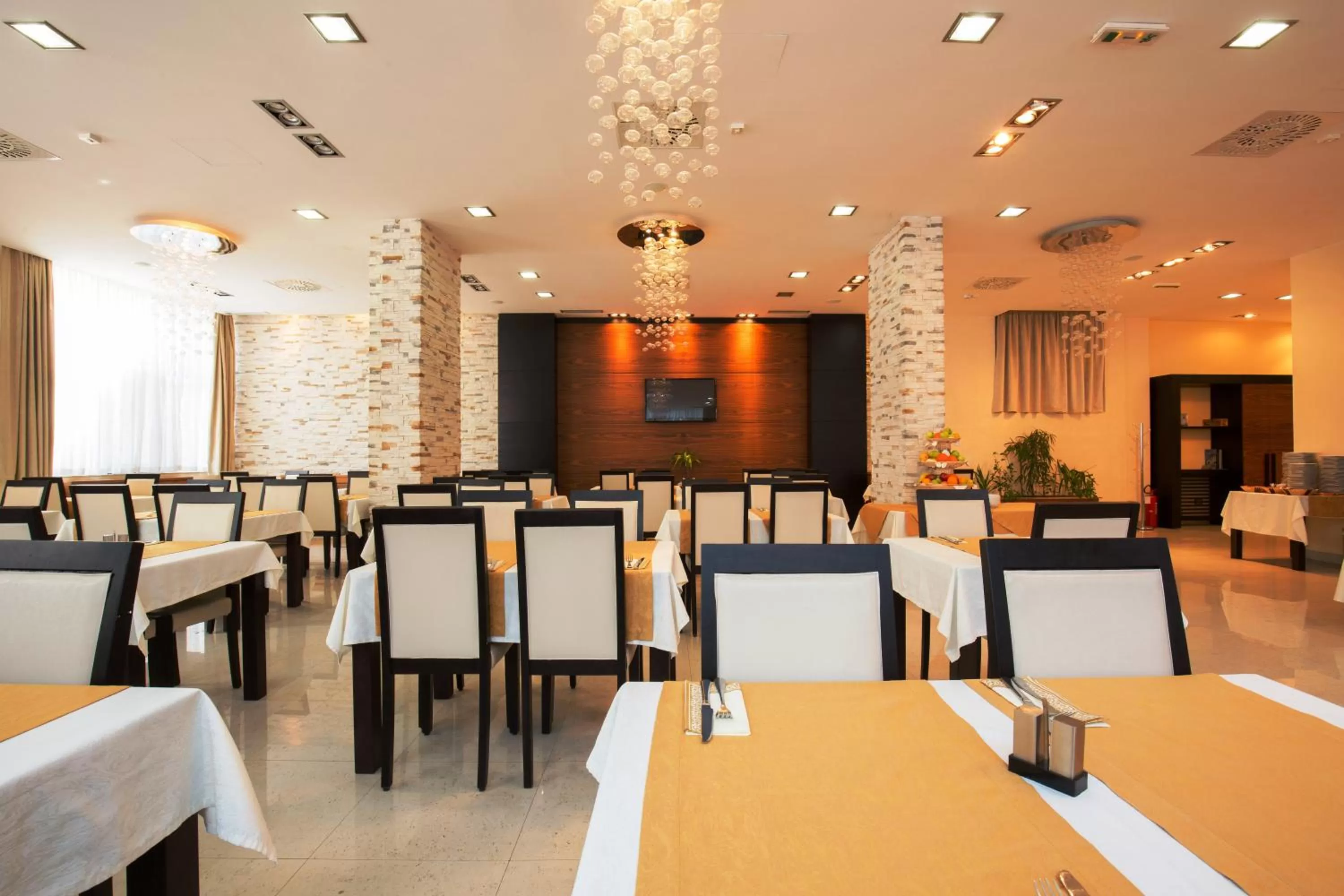 Restaurant/places to eat in Garni Hotel Nevski