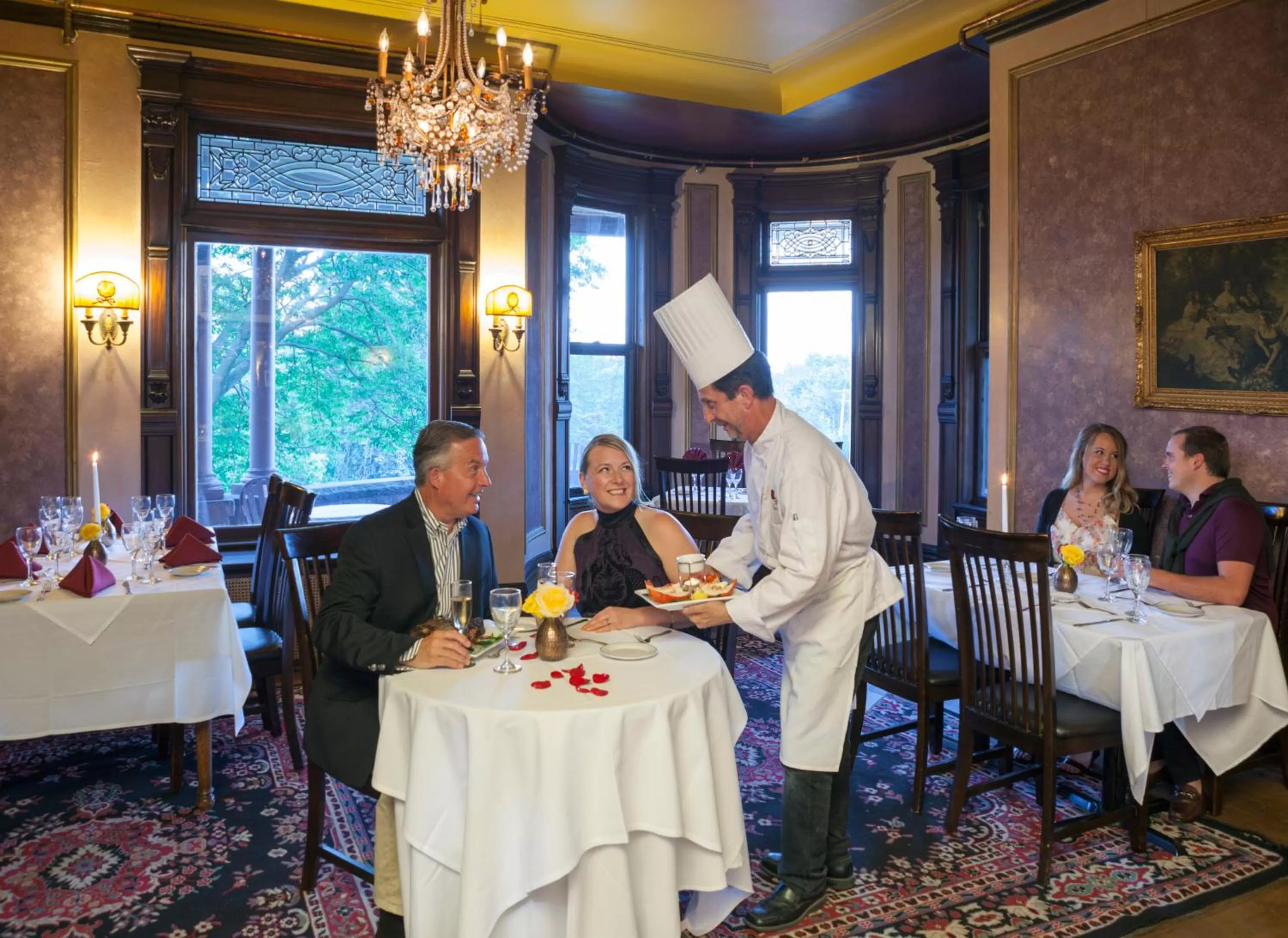 Restaurant/places to eat in Henderson Castle Inn