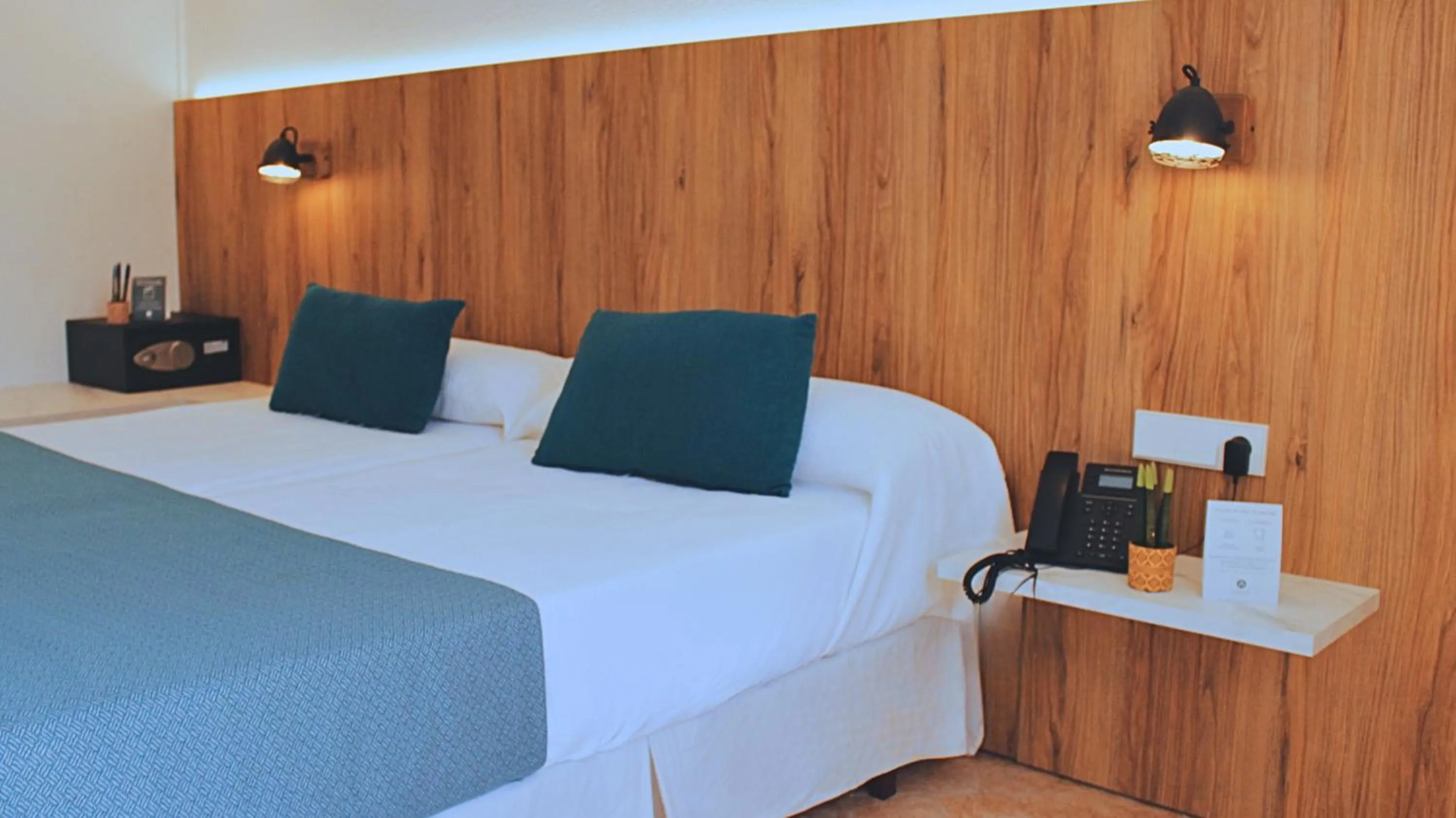 Bedroom, Bed in Alfons Hotel