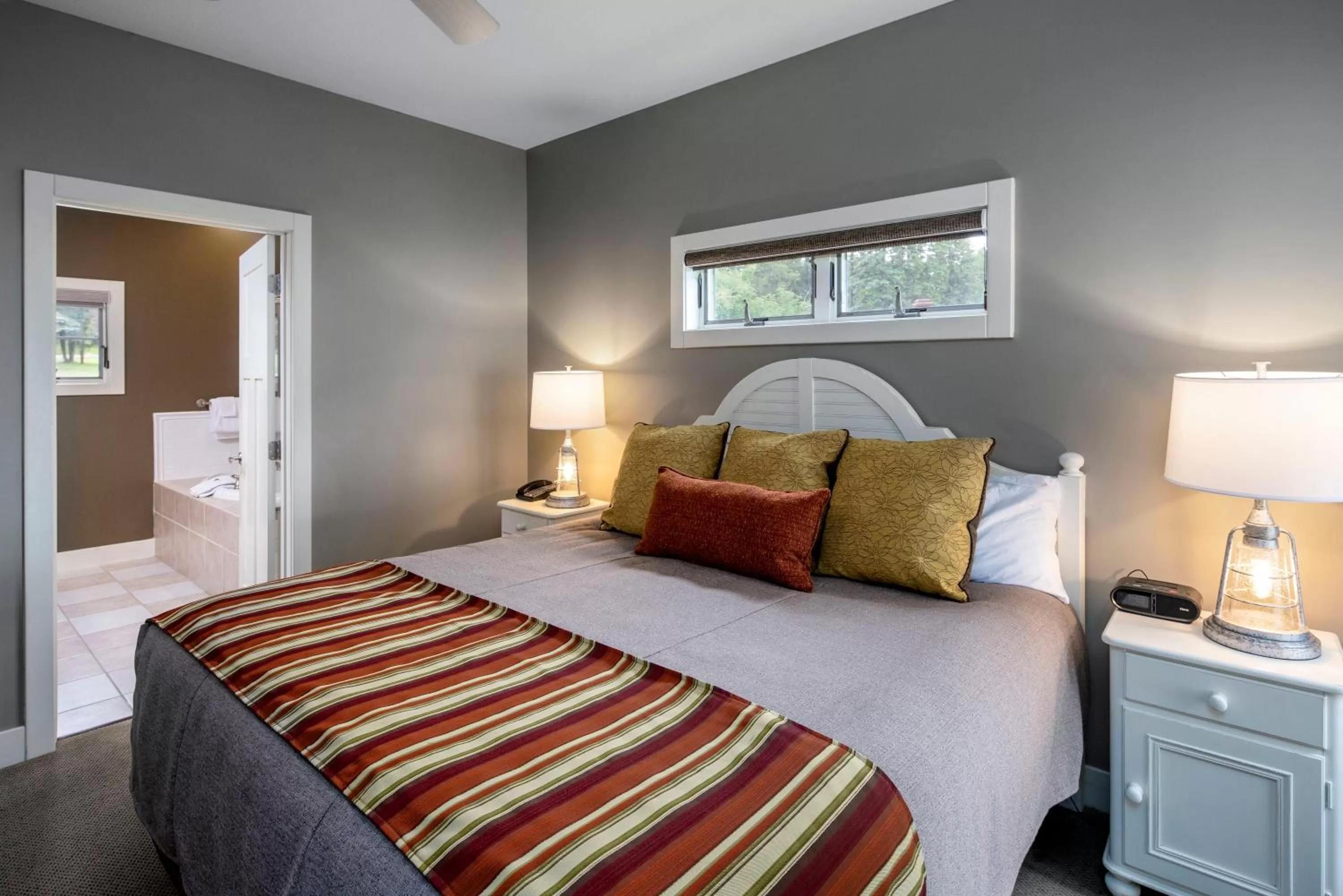 Bedroom, Bed in Larsmont Cottages
