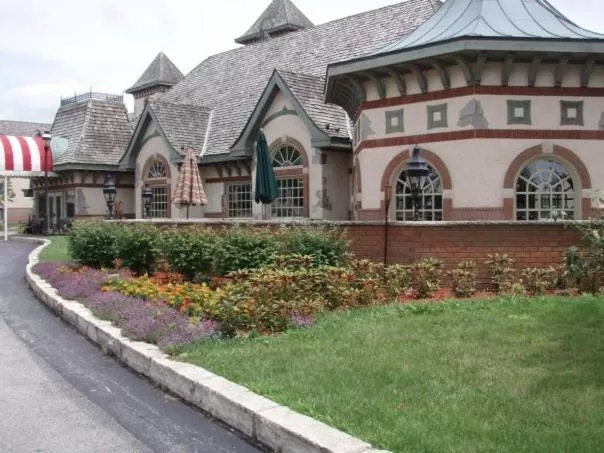 Facade/entrance in Chateau Hotel and Conference Center