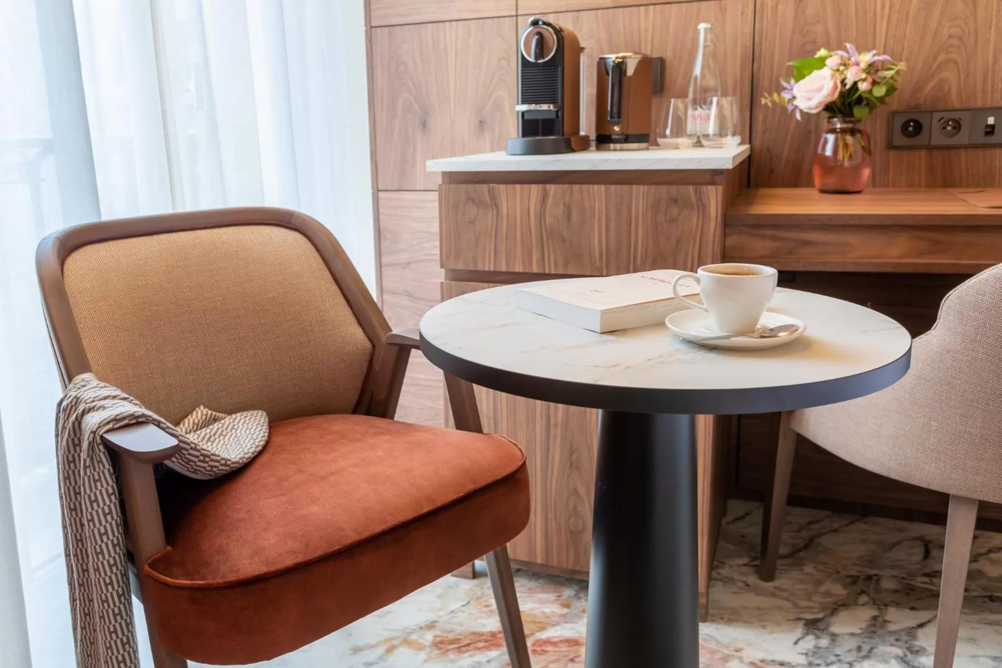 Photo of the whole room in InterContinental Paris Champs Elysées Etoile by IHG