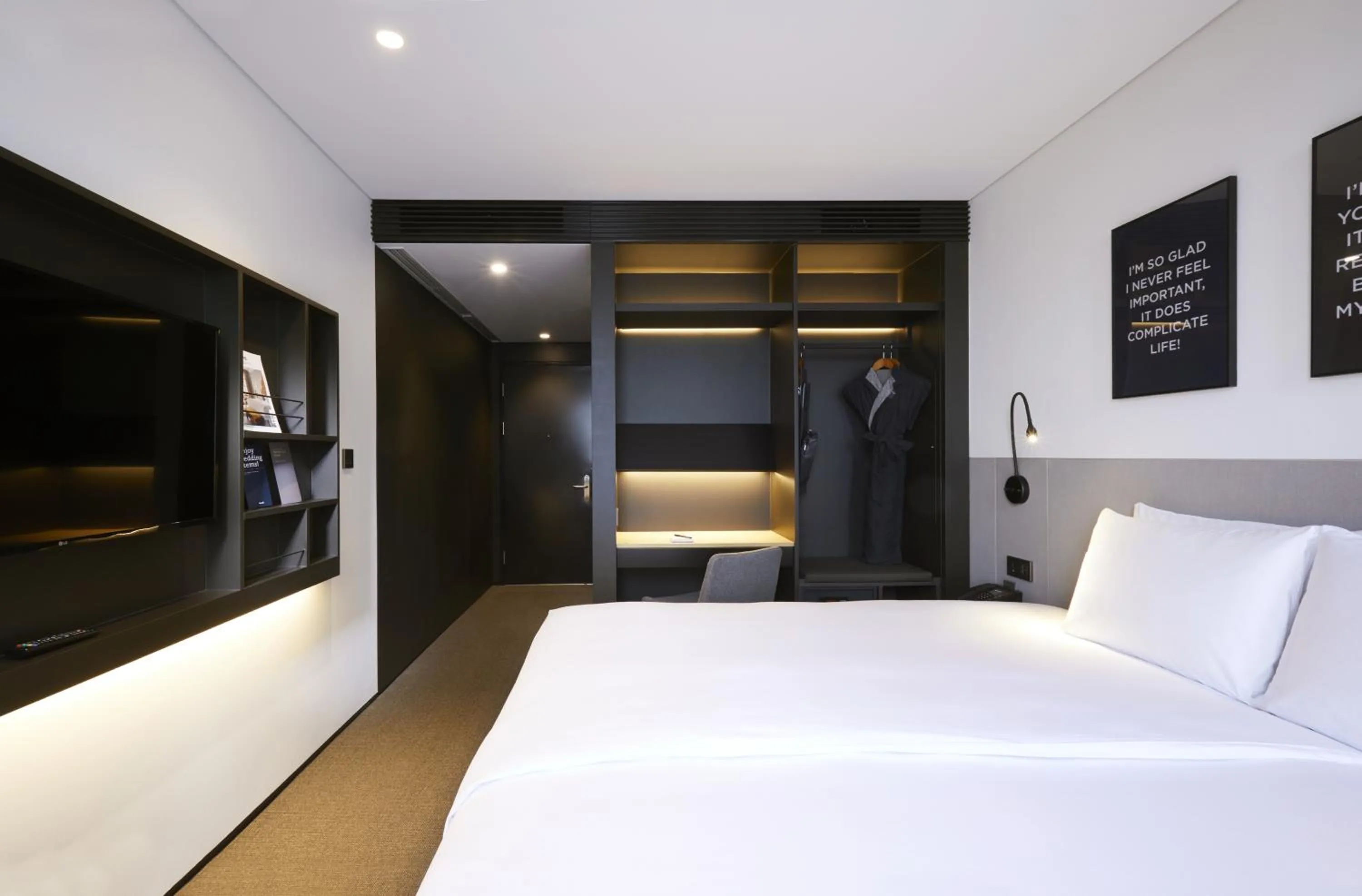 Bedroom, Bed in GLAD Gangnam COEX Center