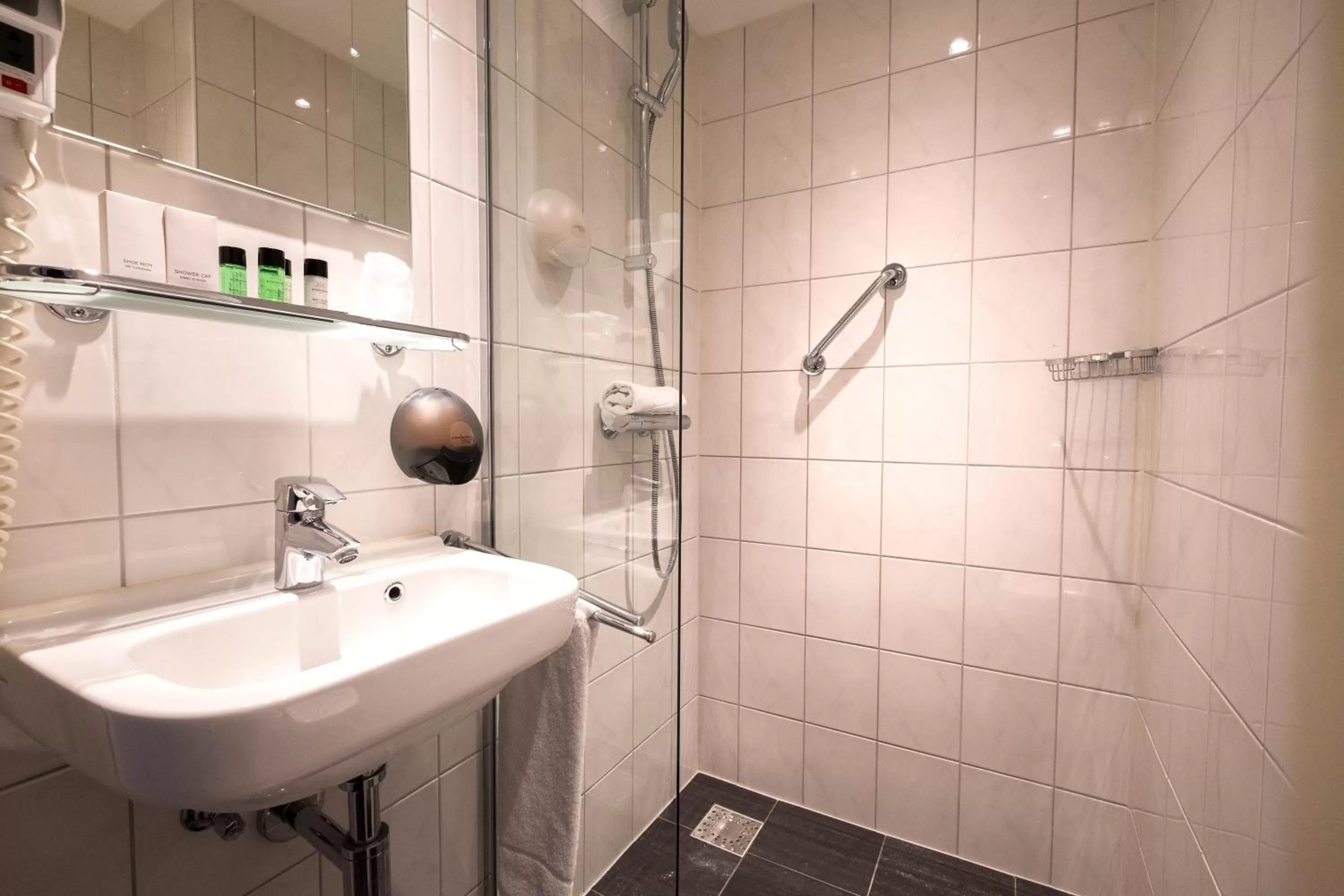 Bathroom in Hotel Aalders