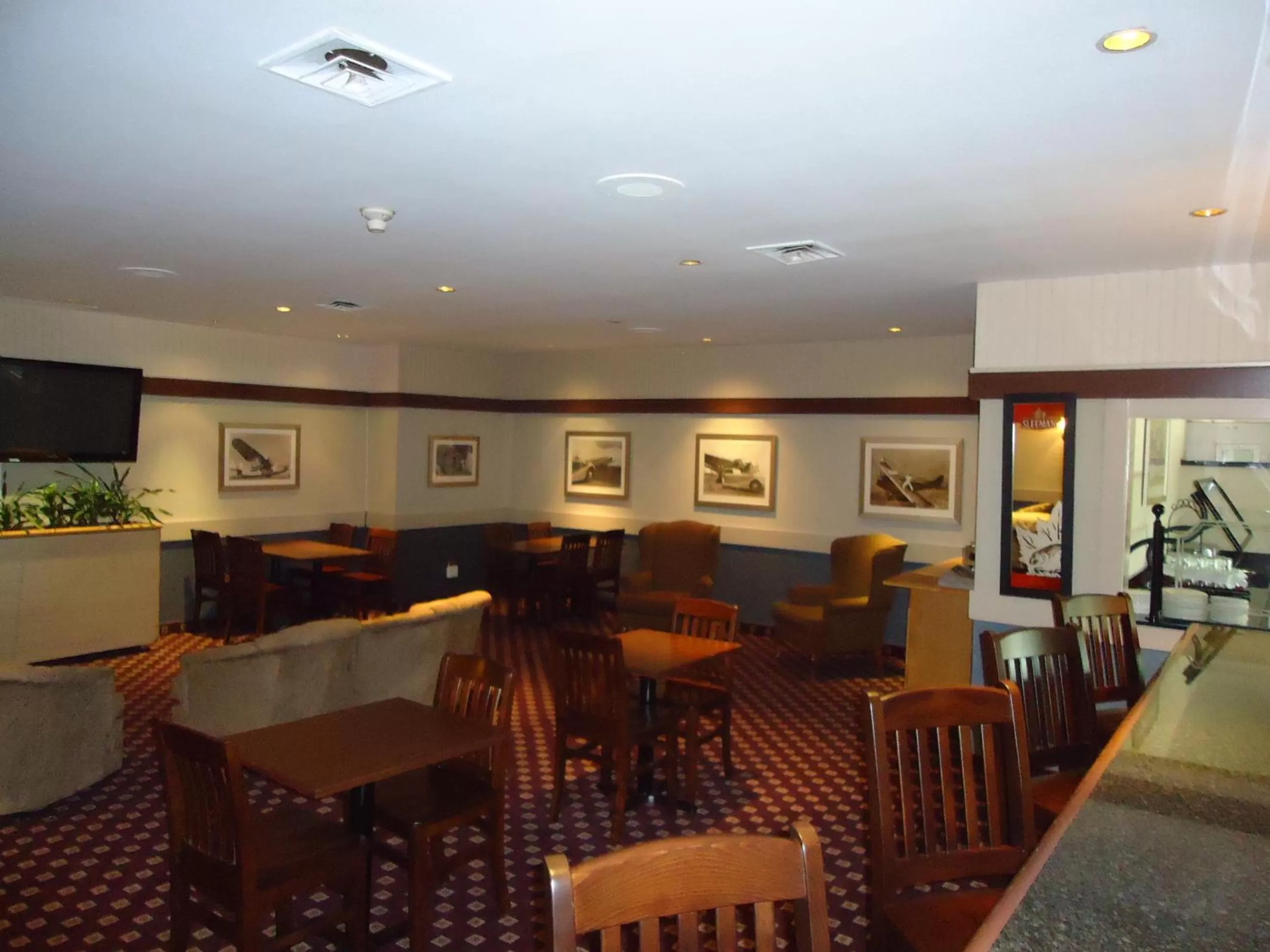 Restaurant/places to eat in Ramada by Wyndham Trenton