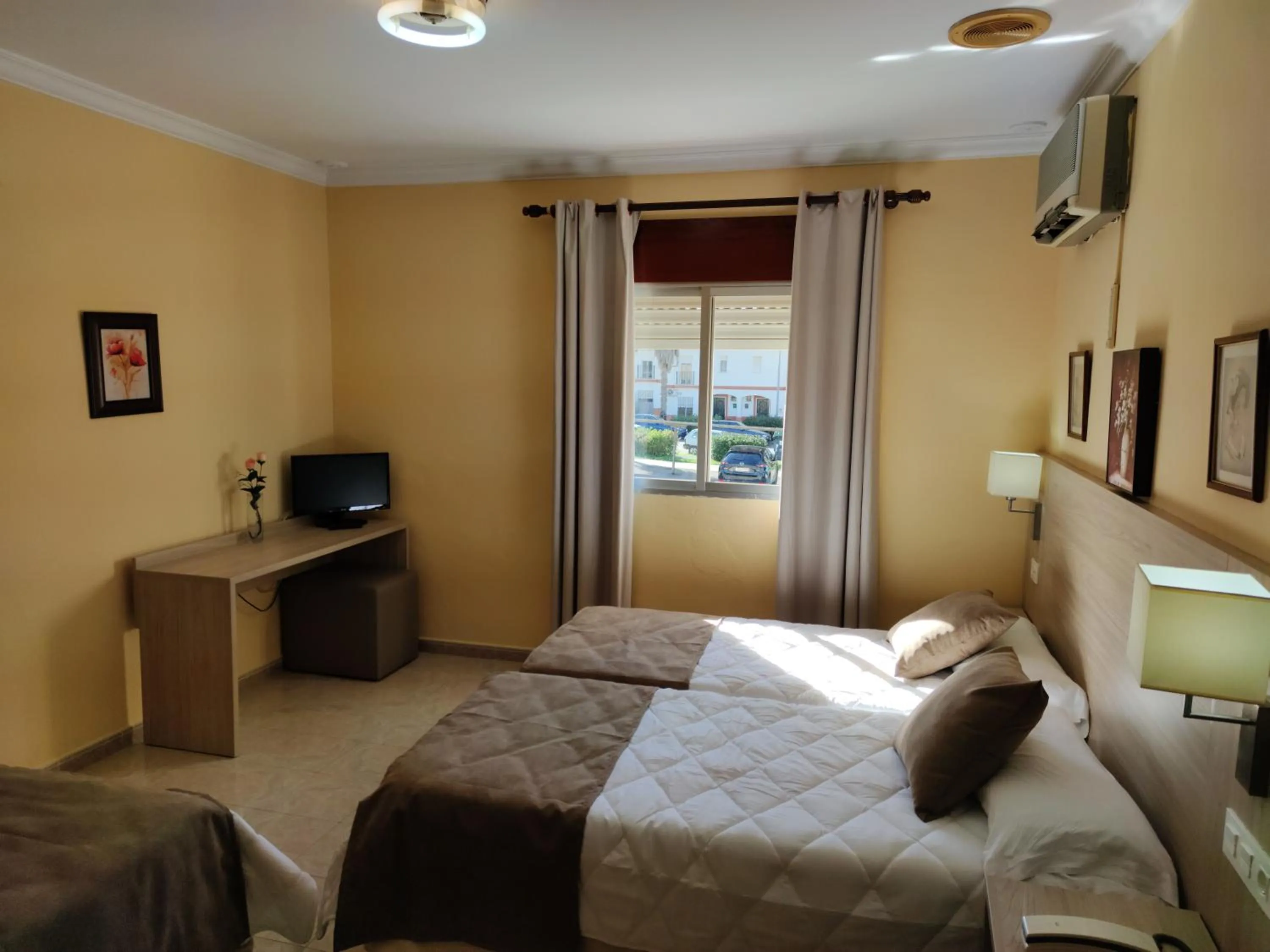 Bed in Hotel Catalán Puerto Real