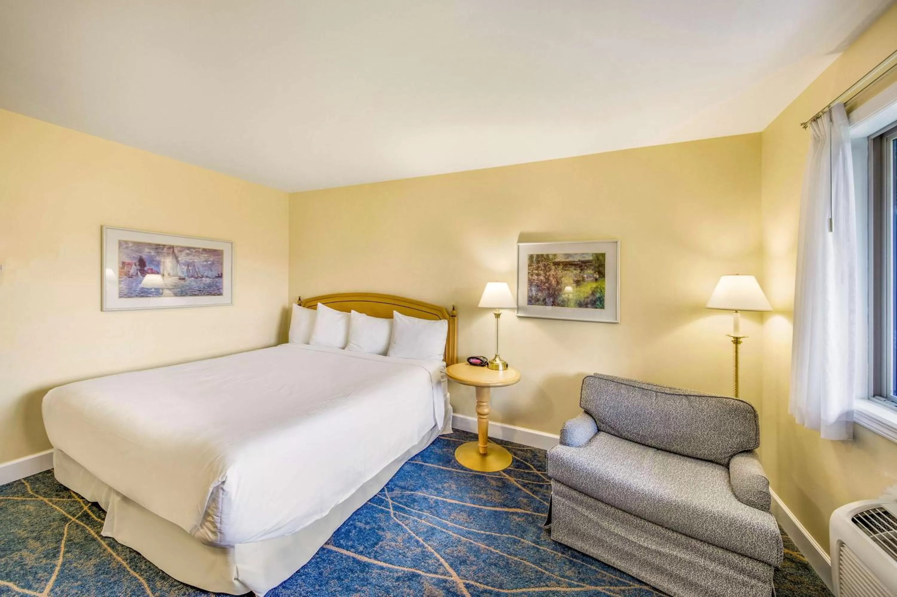 Bedroom, Bed in Kootenay Lakeview Resort BW Signature Collection