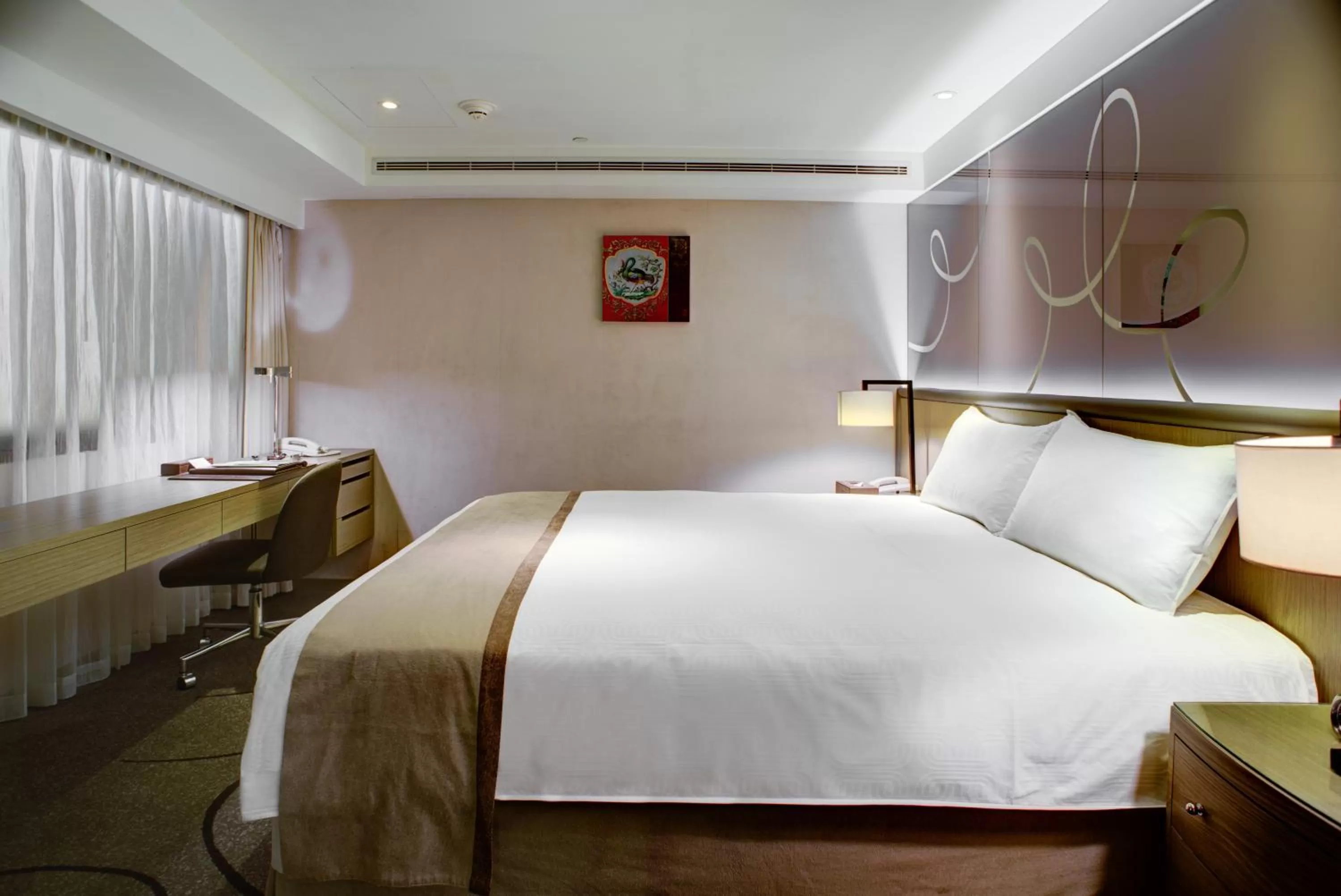 Bedroom, Bed in Kaohsiung Chateau de Chine Hotel